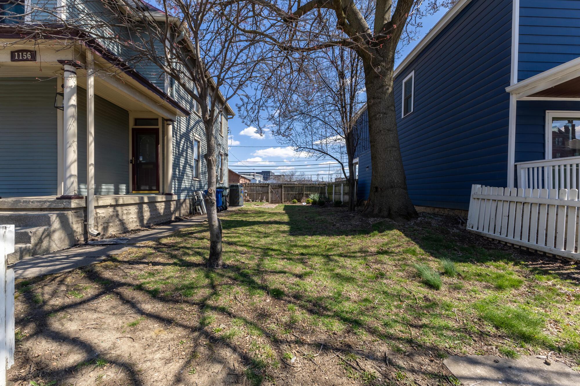 1152 Summit Street Property Photo 9