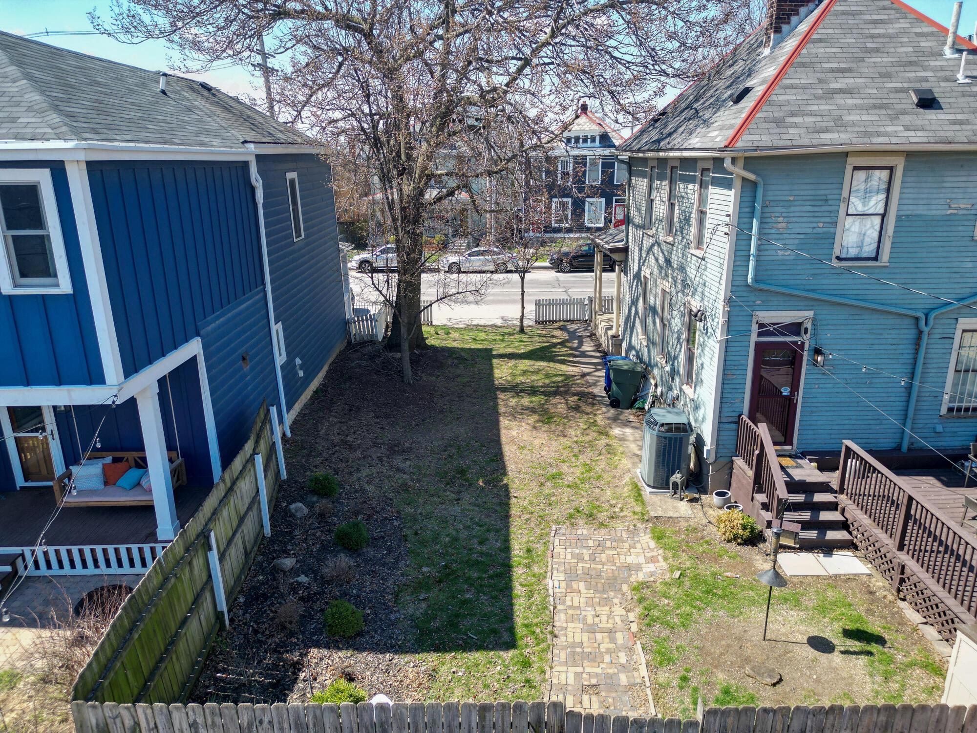 1152 Summit Street Property Photo 10