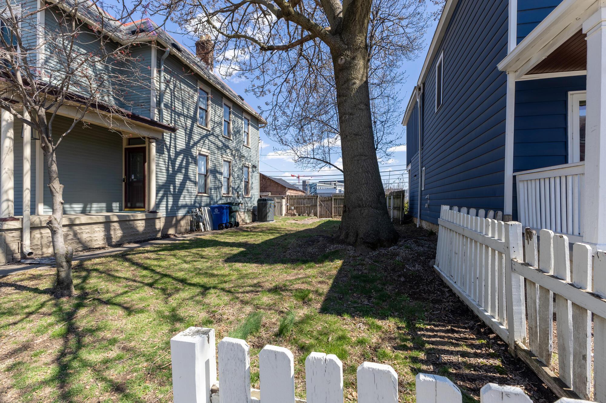 1152 Summit Street Property Photo 11