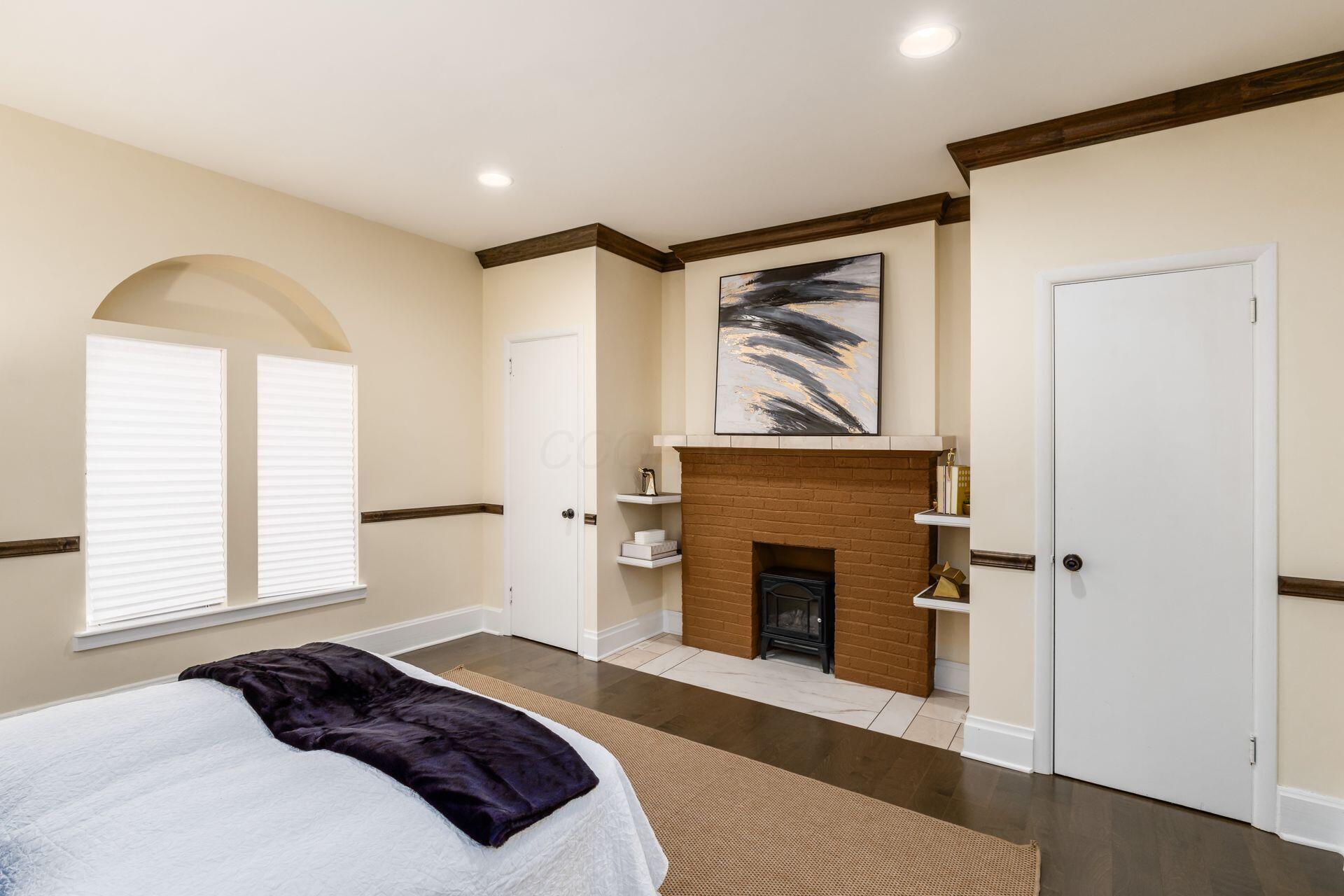 1300 Genessee Avenue Property Photo 6