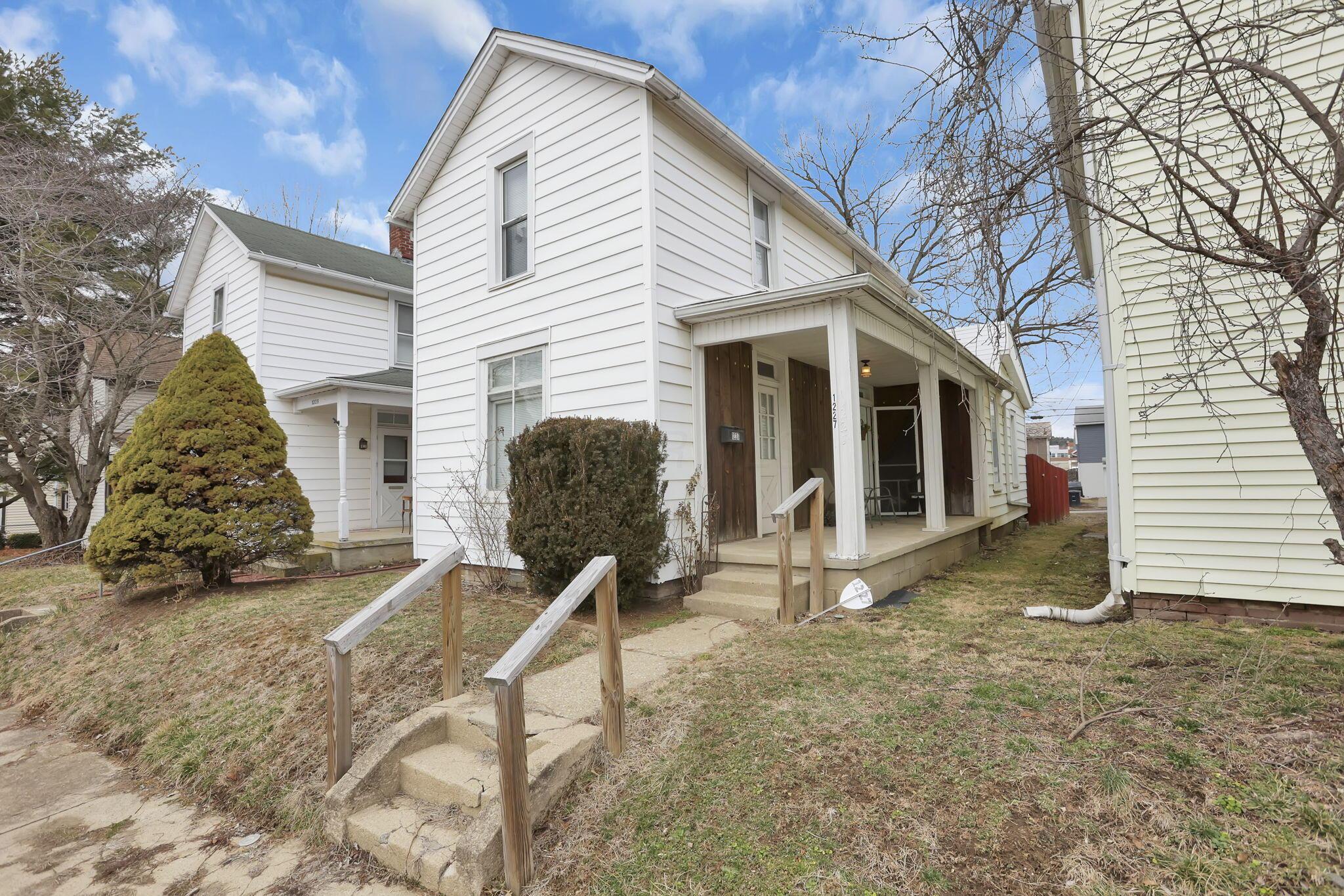 1227 E Chestnut Street Property Photo 2