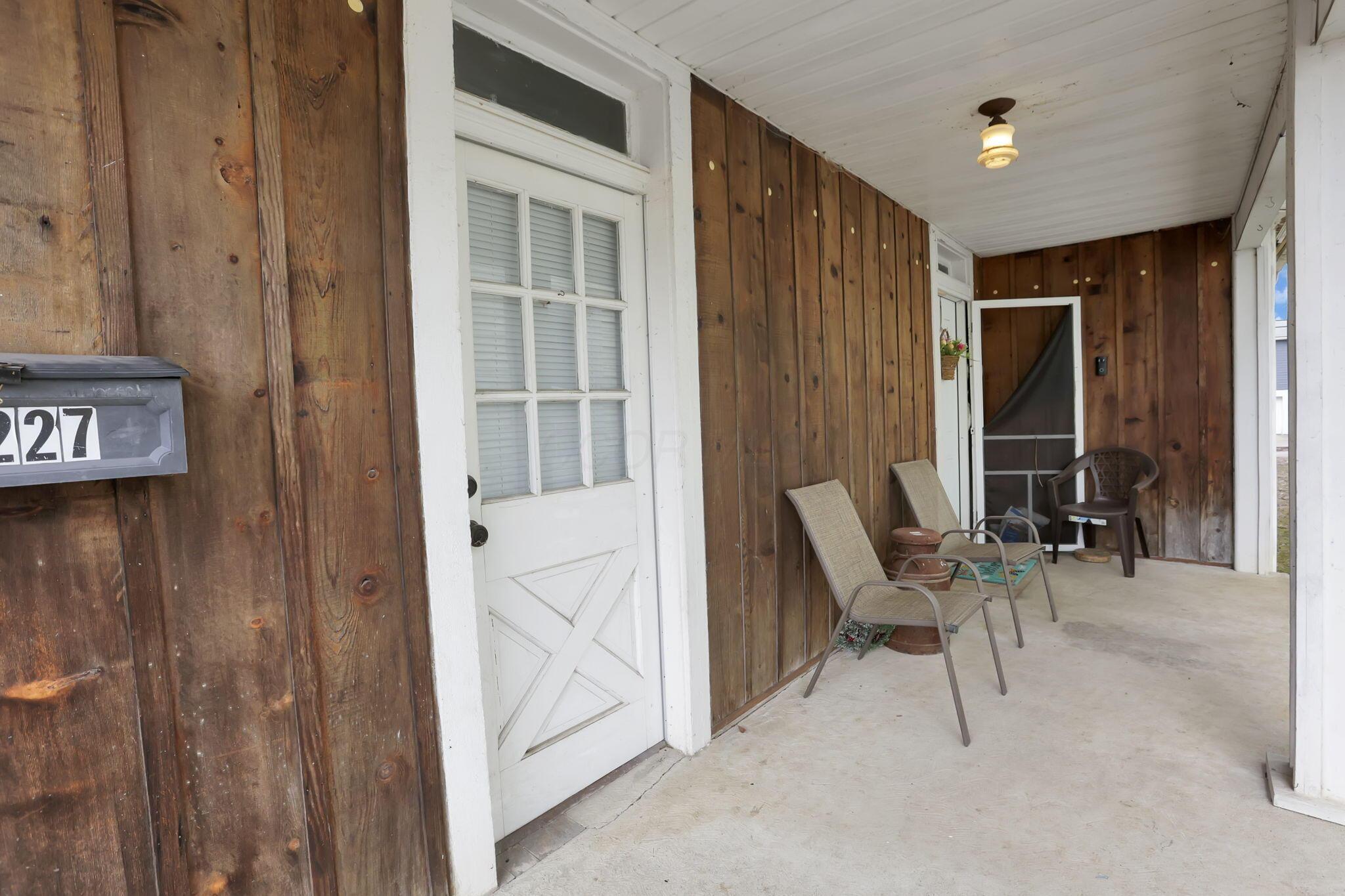 1227 E Chestnut Street Property Photo 5