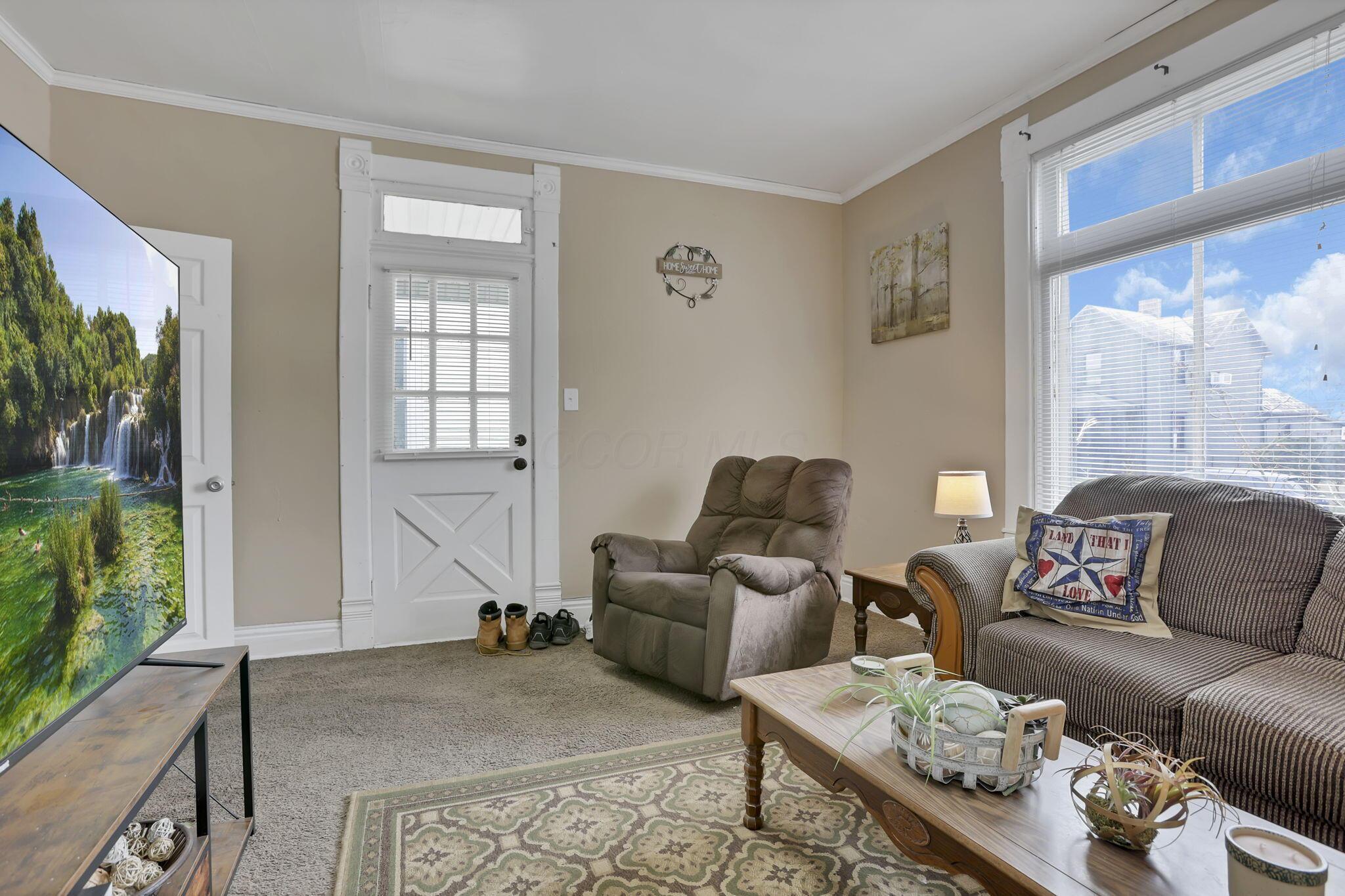 1227 E Chestnut Street Property Photo 6
