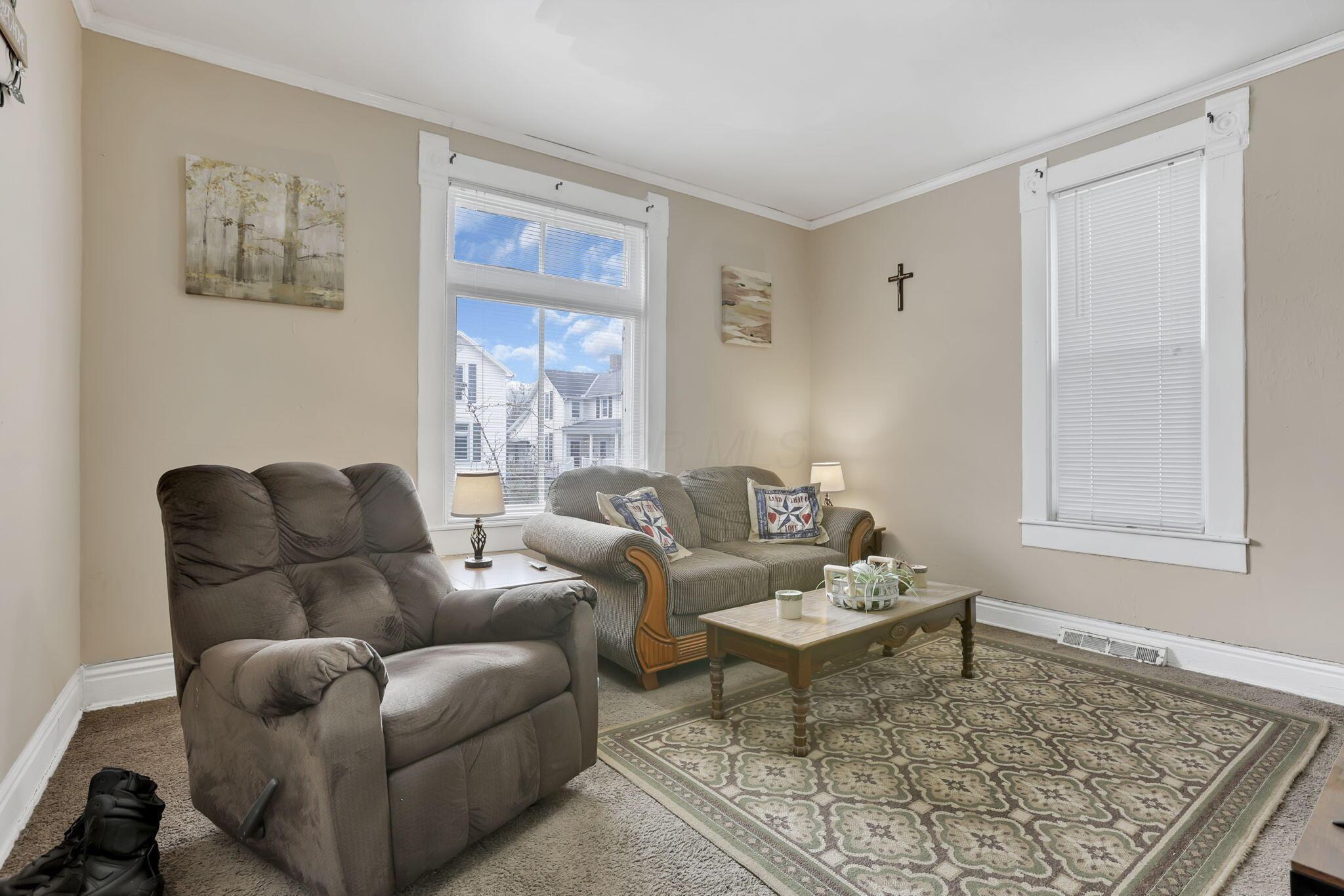 1227 E Chestnut Street Property Photo 8