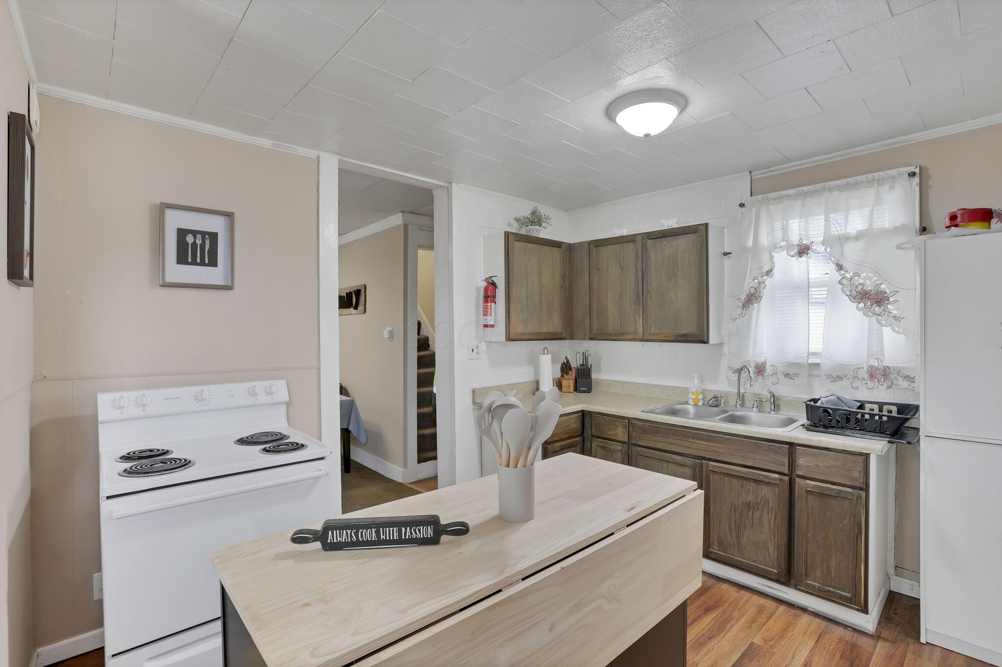 1227 E Chestnut Street Property Photo 14