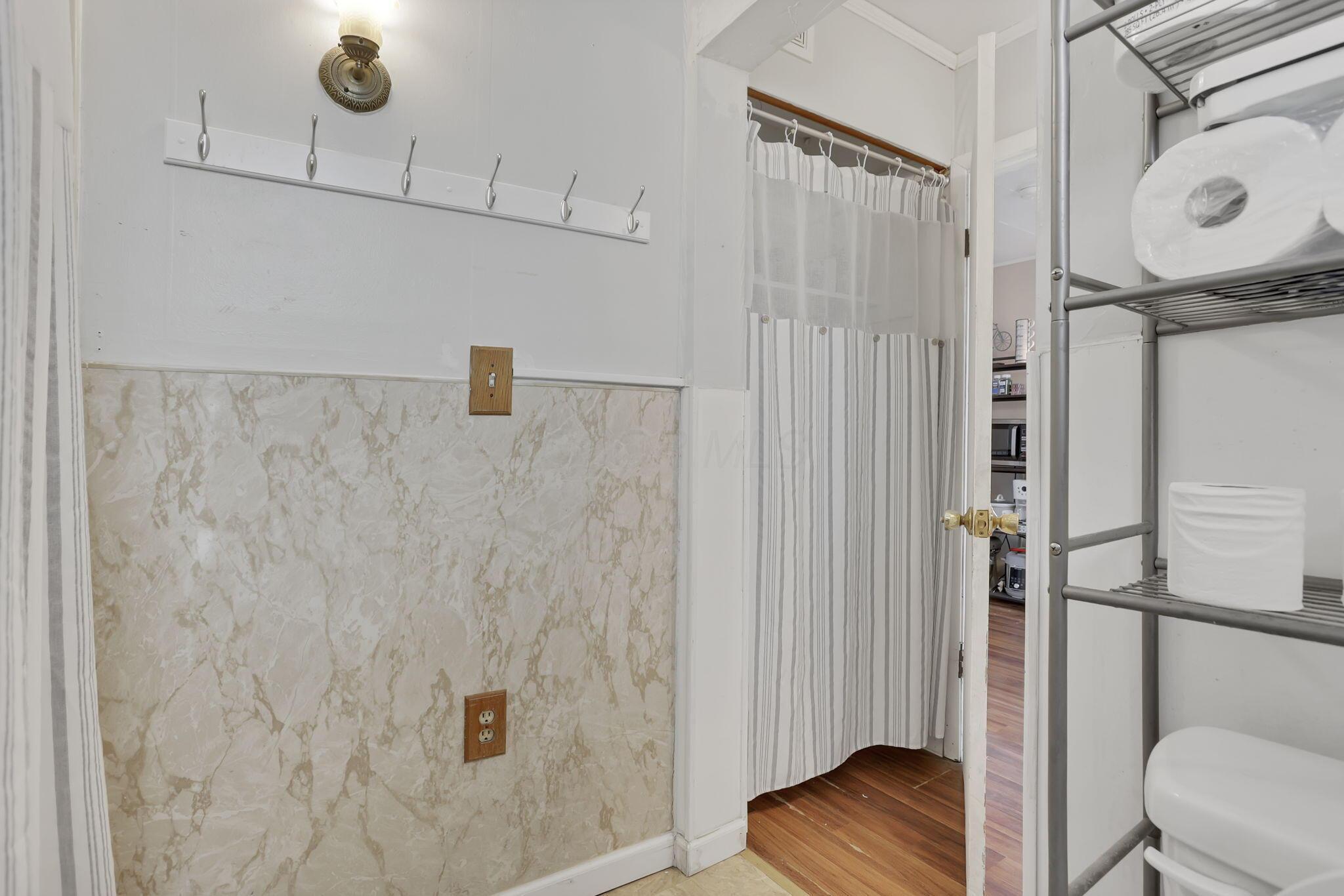 1227 E Chestnut Street Property Photo 18