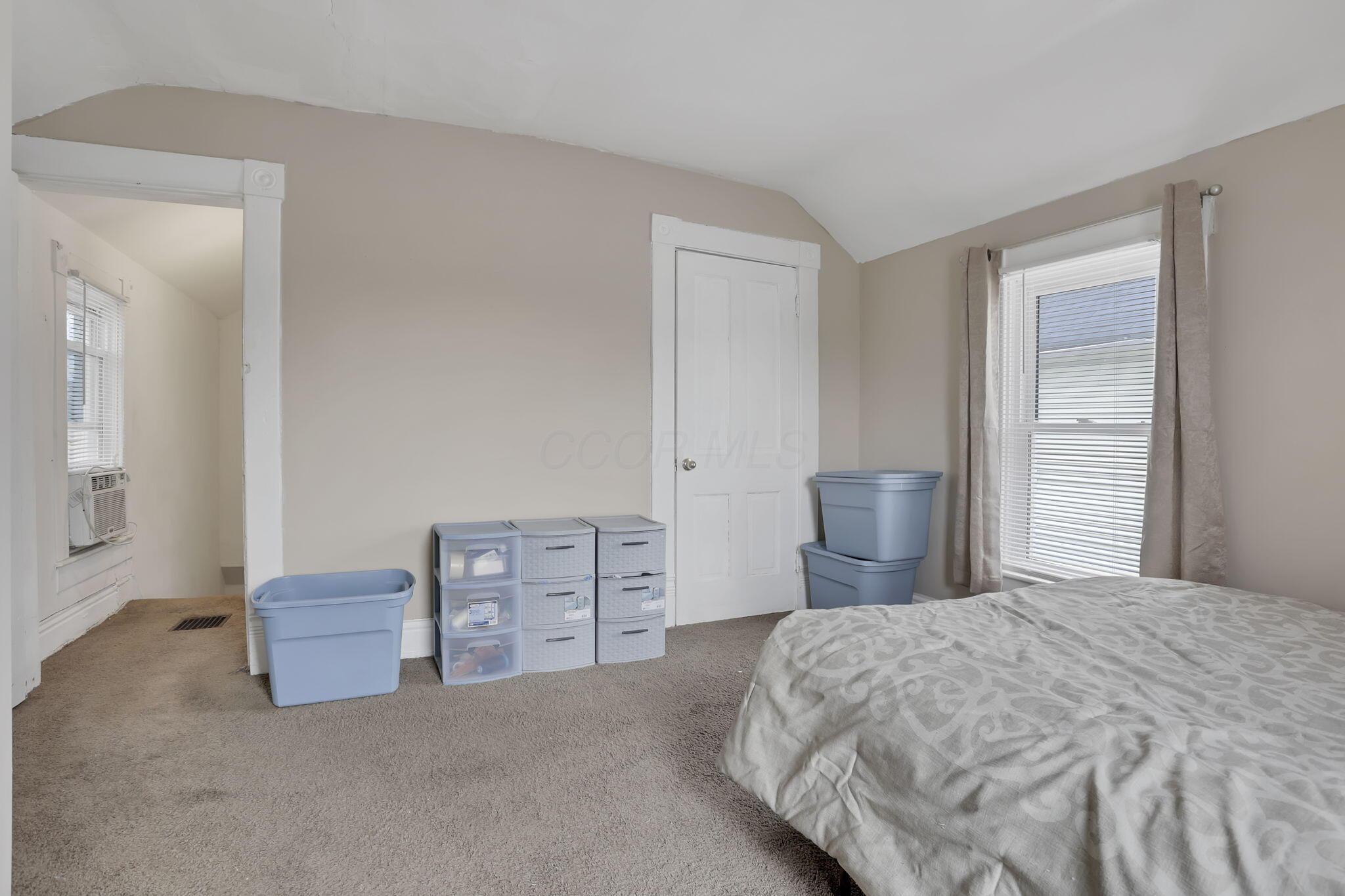 1227 E Chestnut Street Property Photo 19