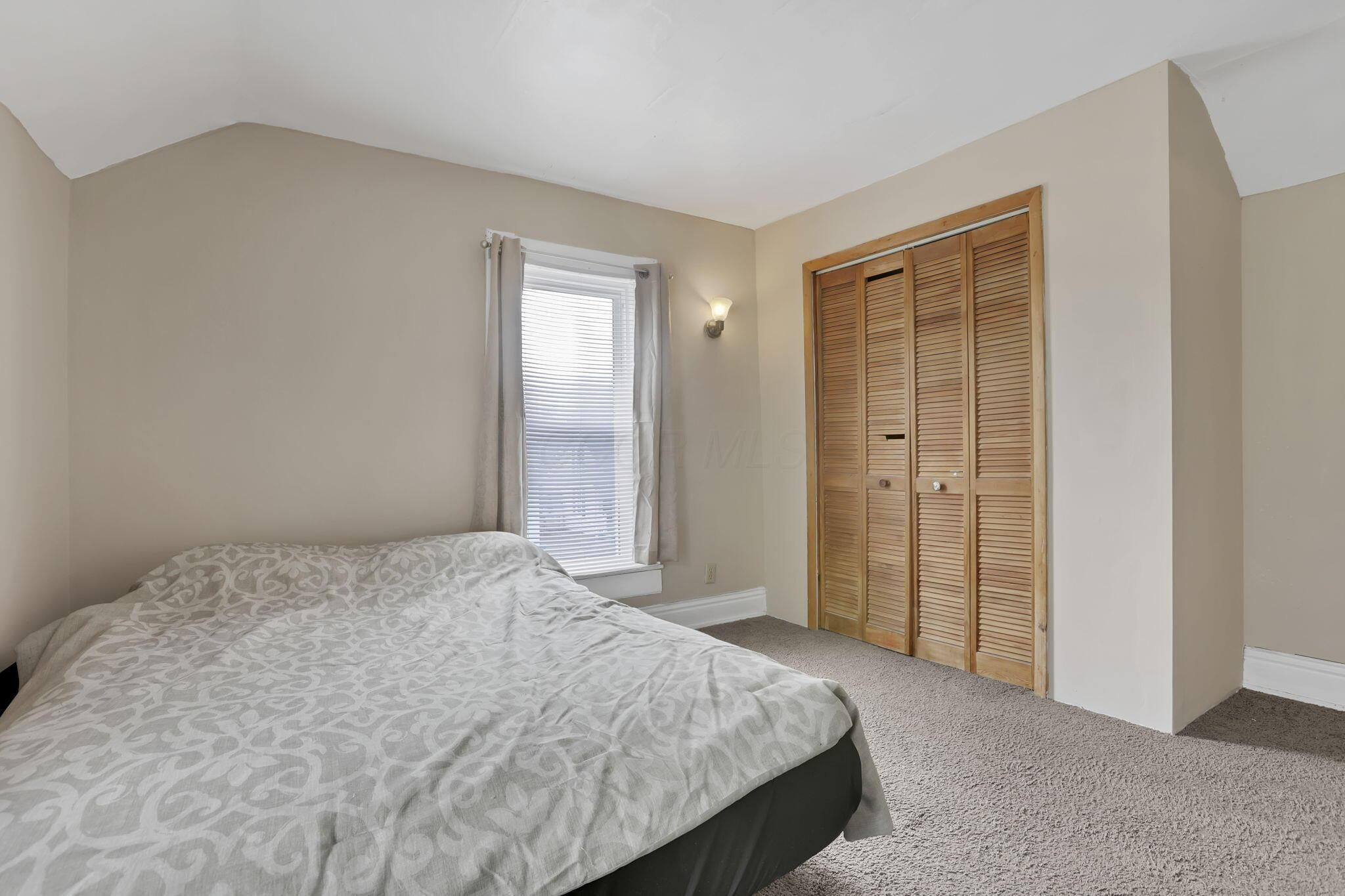 1227 E Chestnut Street Property Photo 20