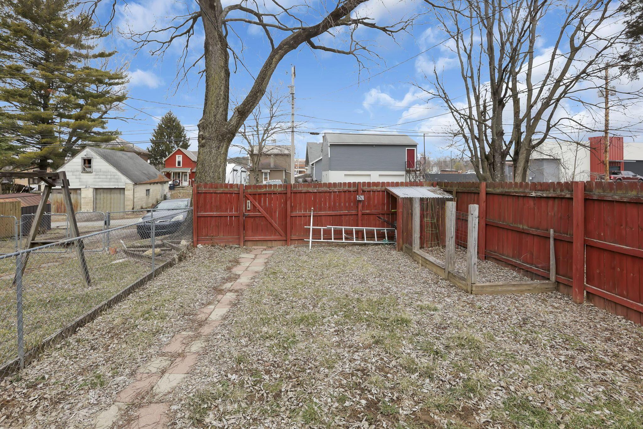 1227 E Chestnut Street Property Photo 27