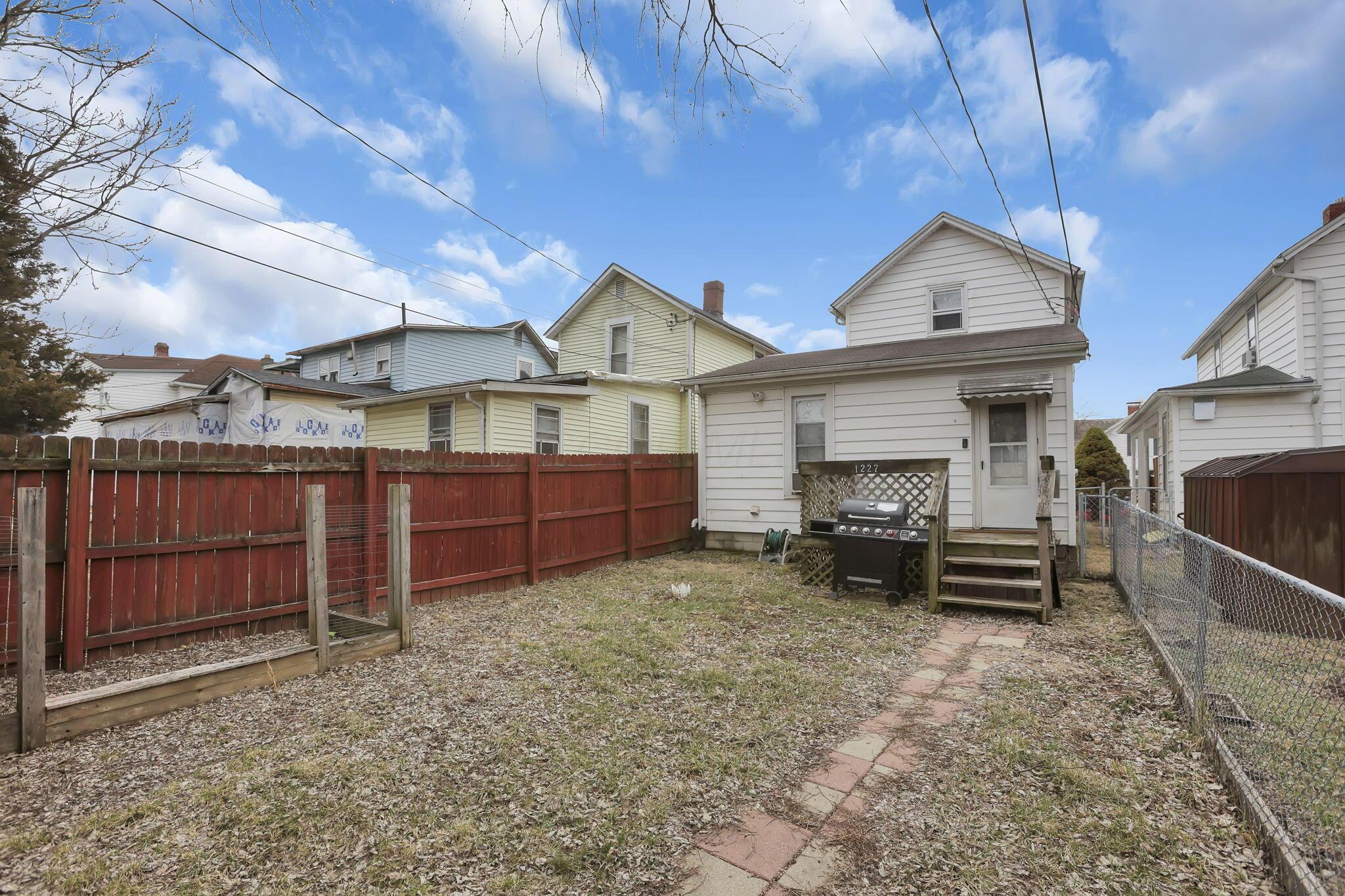 1227 E Chestnut Street Property Photo 28