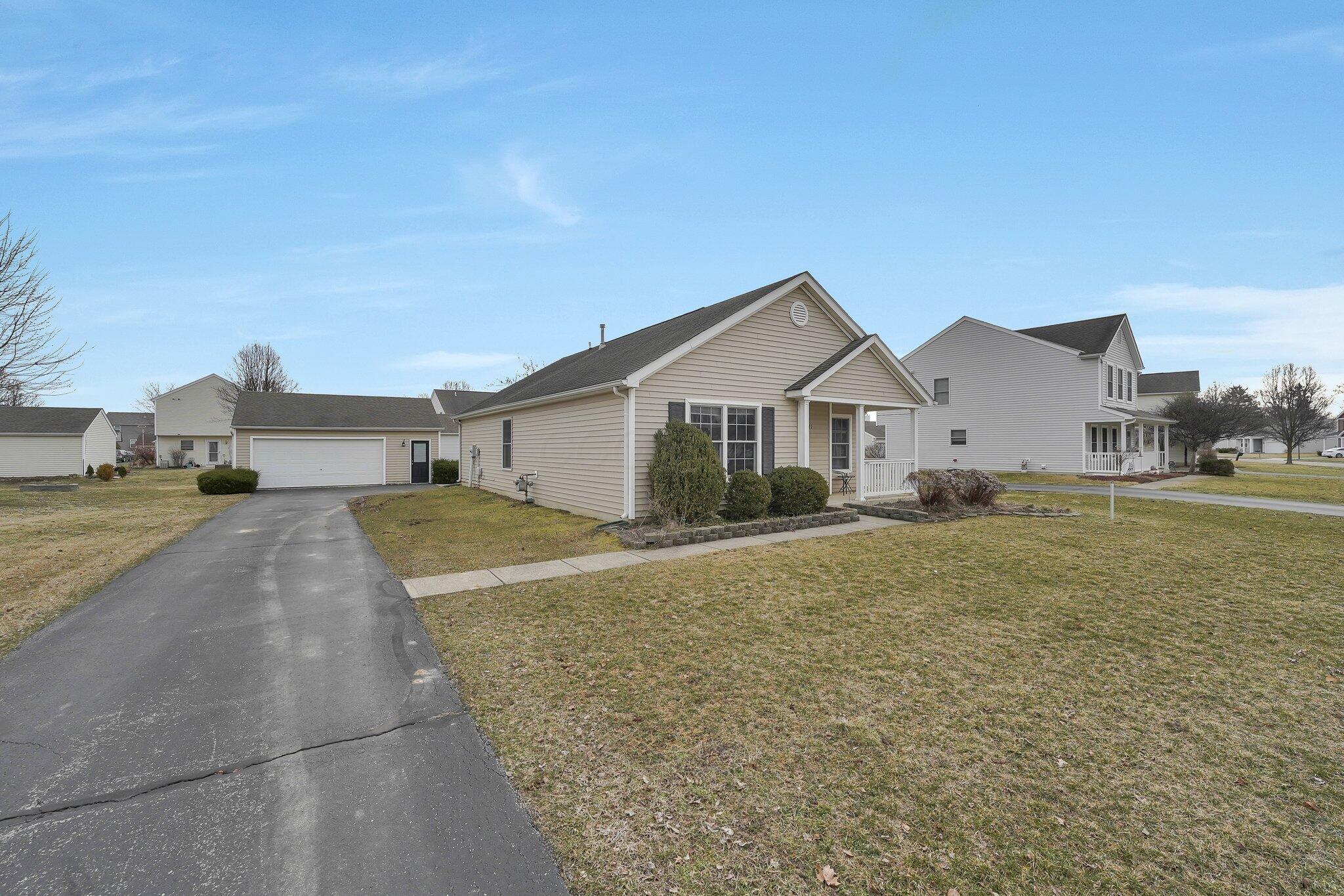 1121 Lake Forest Drive Property Photo 5