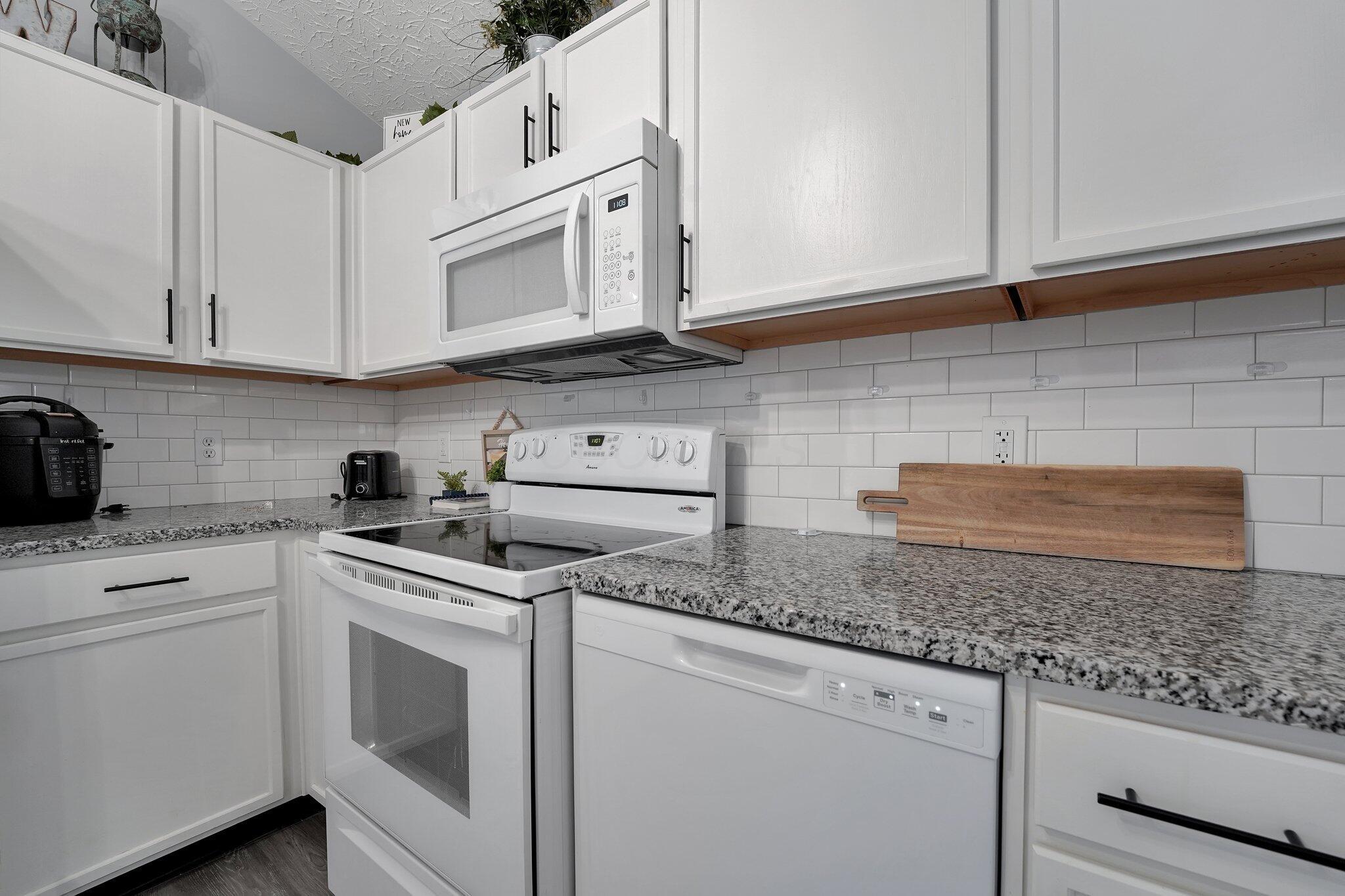 1121 Lake Forest Drive Property Photo 12