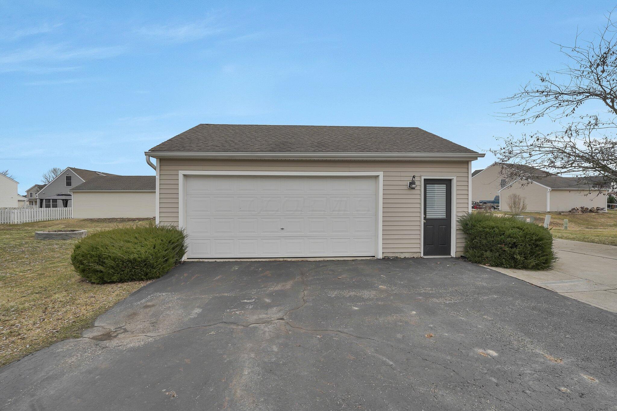 1121 Lake Forest Drive Property Photo 27
