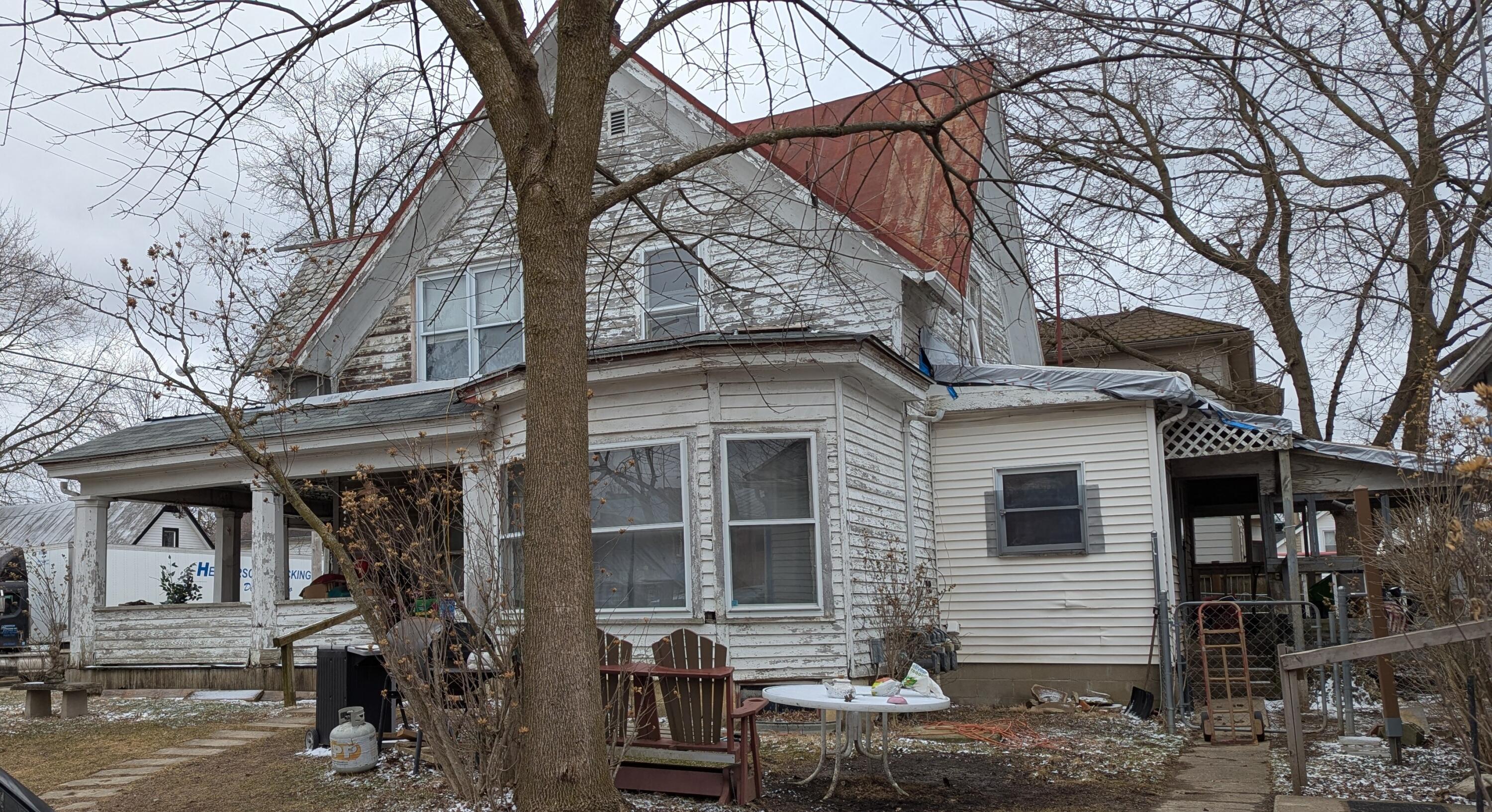 201 E High Street Property Photo 4
