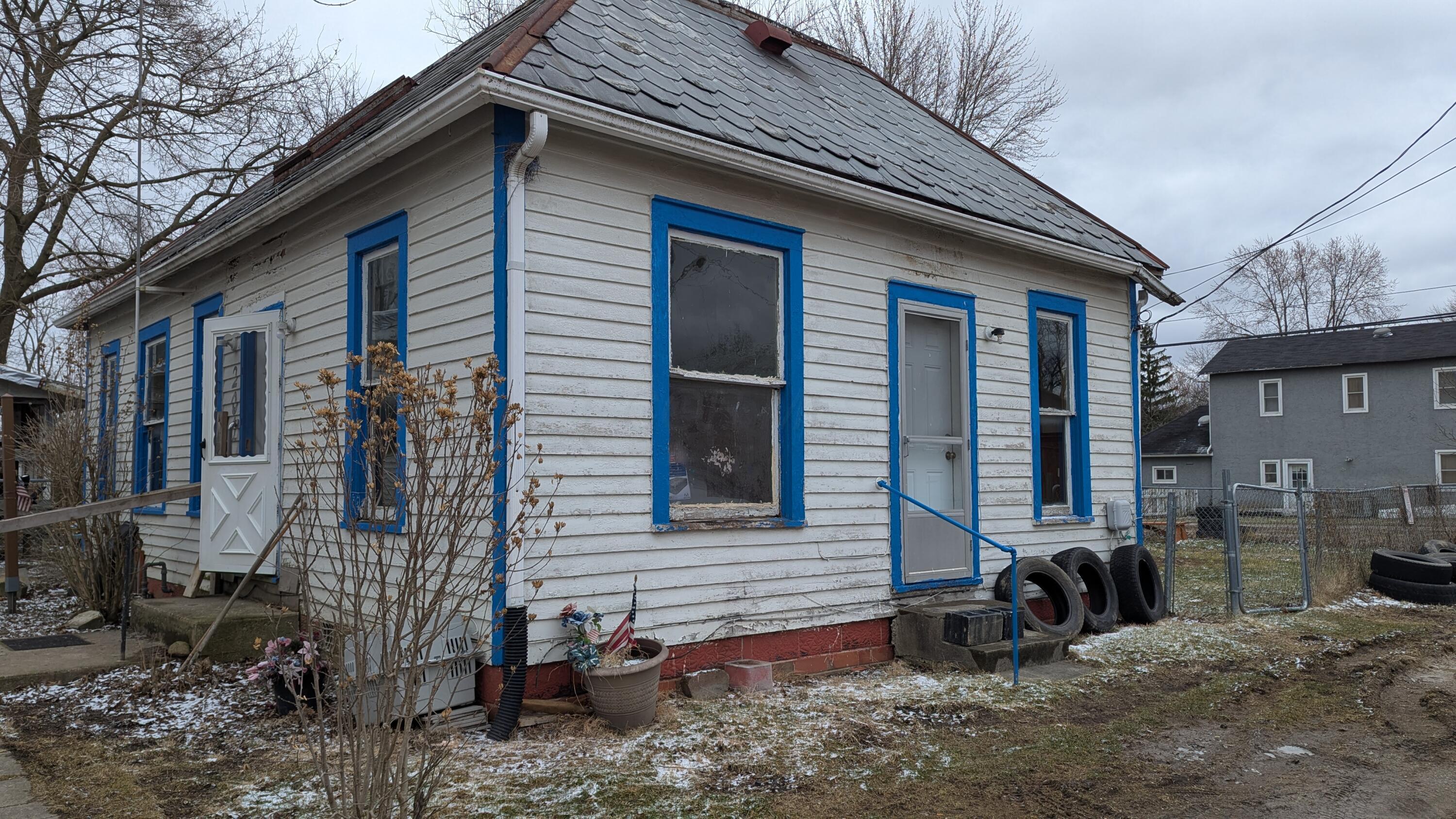 201 E High Street Property Photo 8