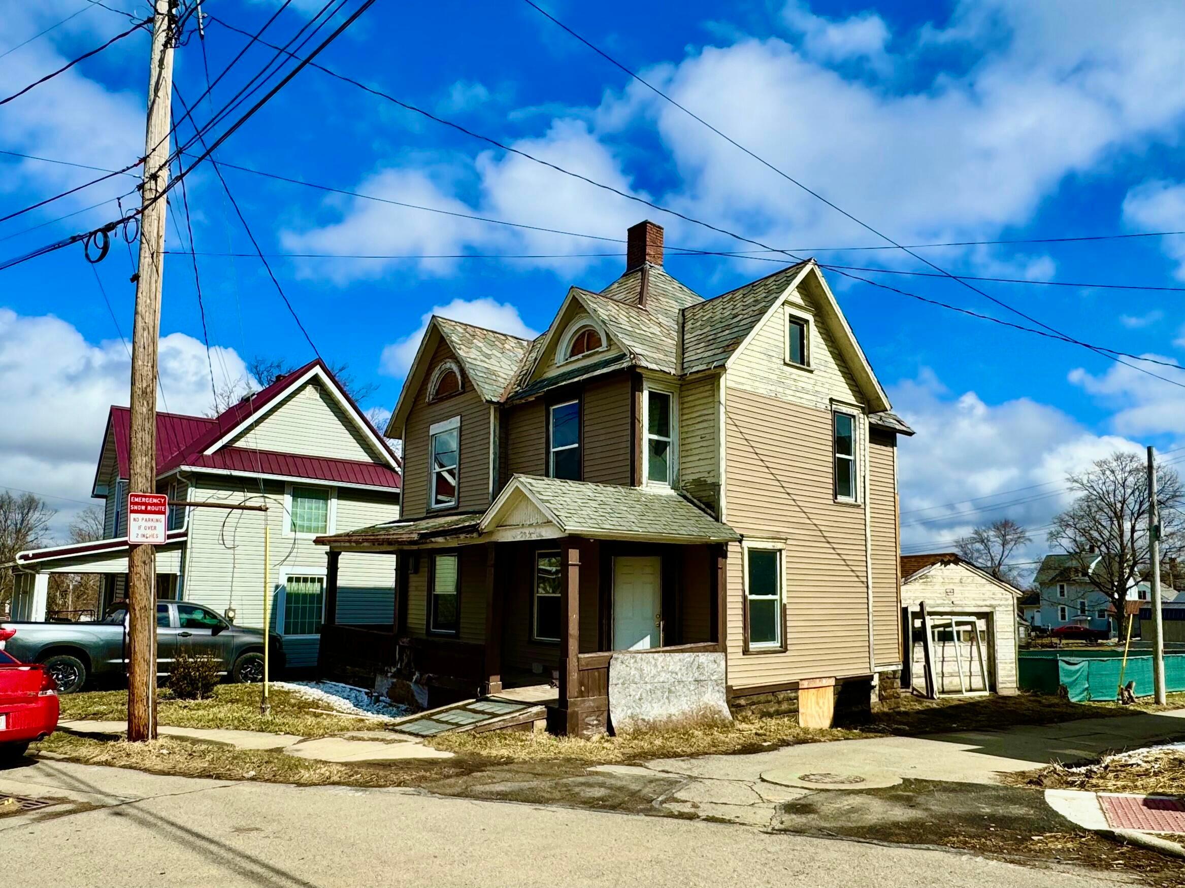 205 S Diamond Street Property Photo