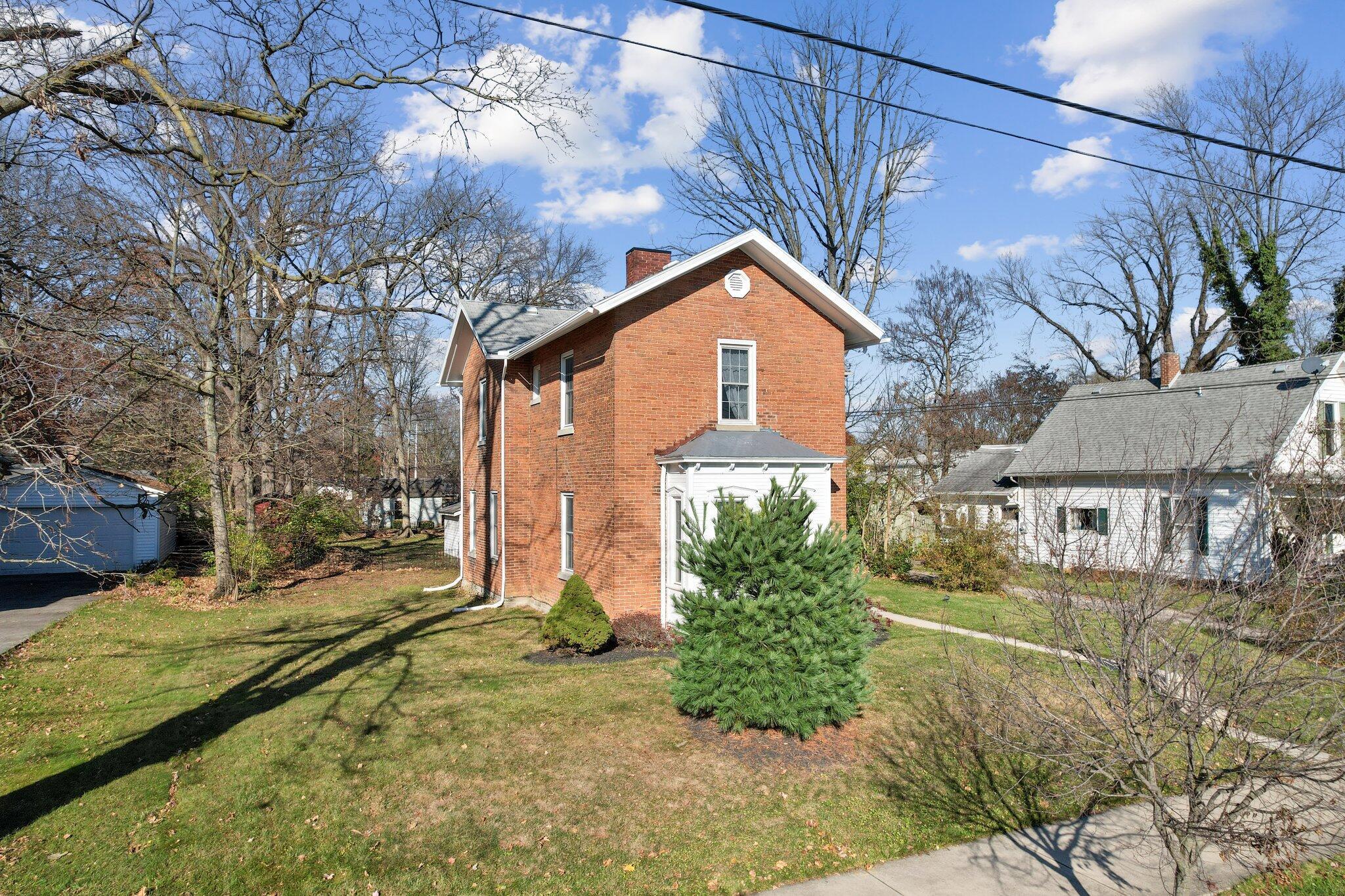 102 W Lincoln Avenue Property Photo 5