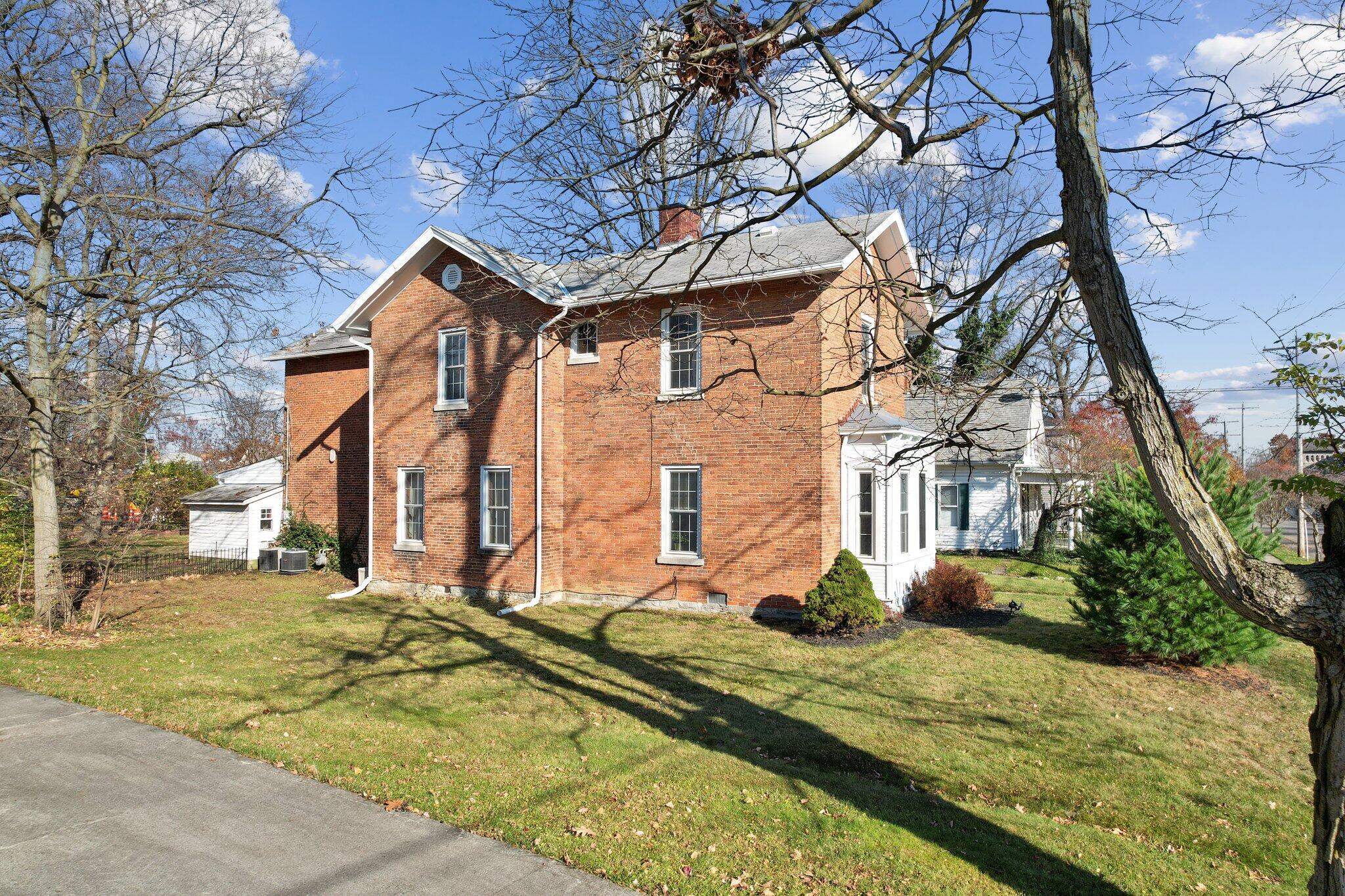 102 W Lincoln Avenue Property Photo 6