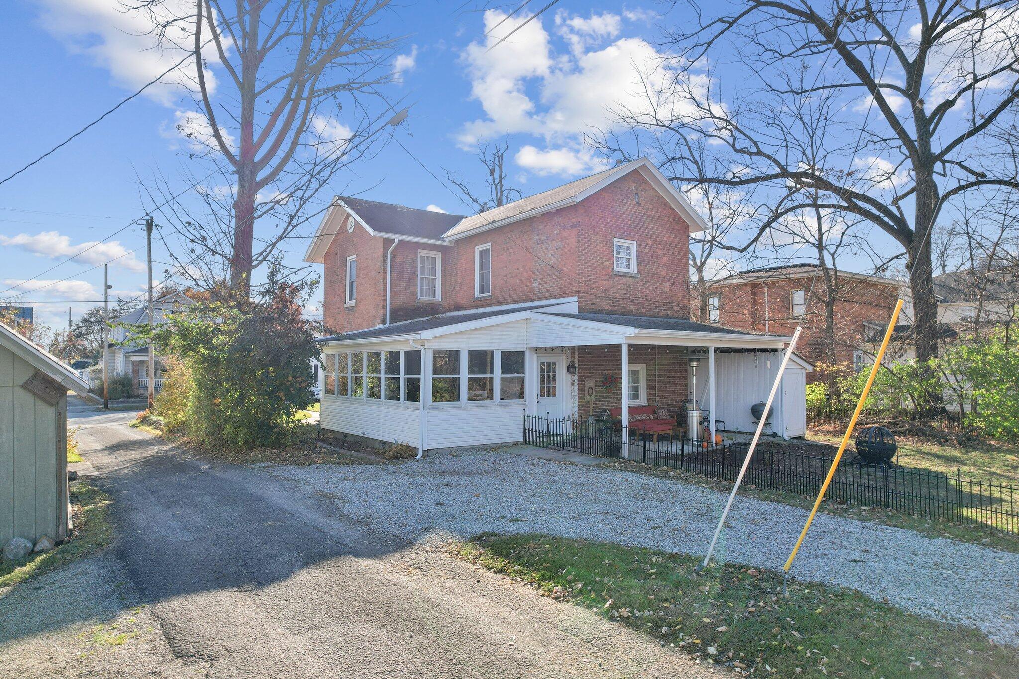 102 W Lincoln Avenue Property Photo 9