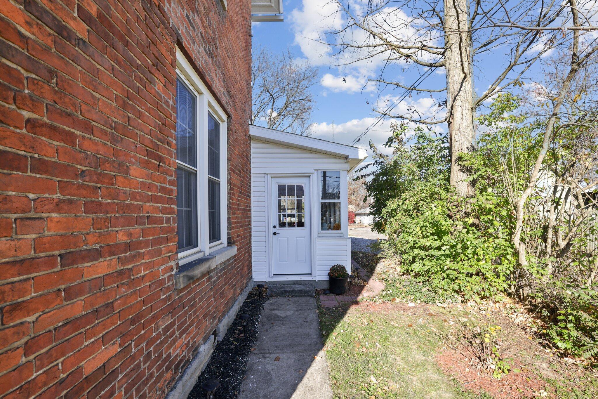 102 W Lincoln Avenue Property Photo 15