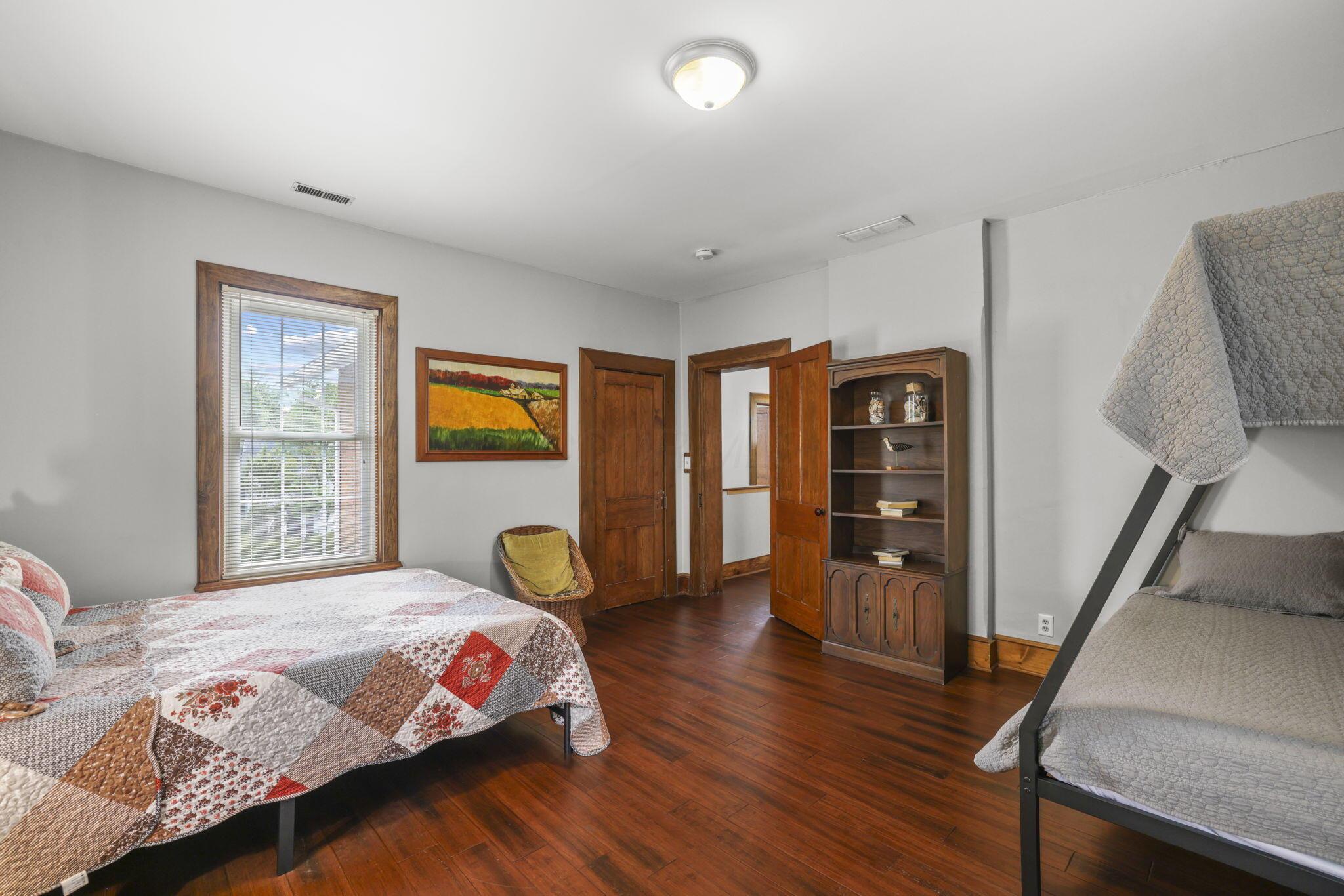 102 W Lincoln Avenue Property Photo 64