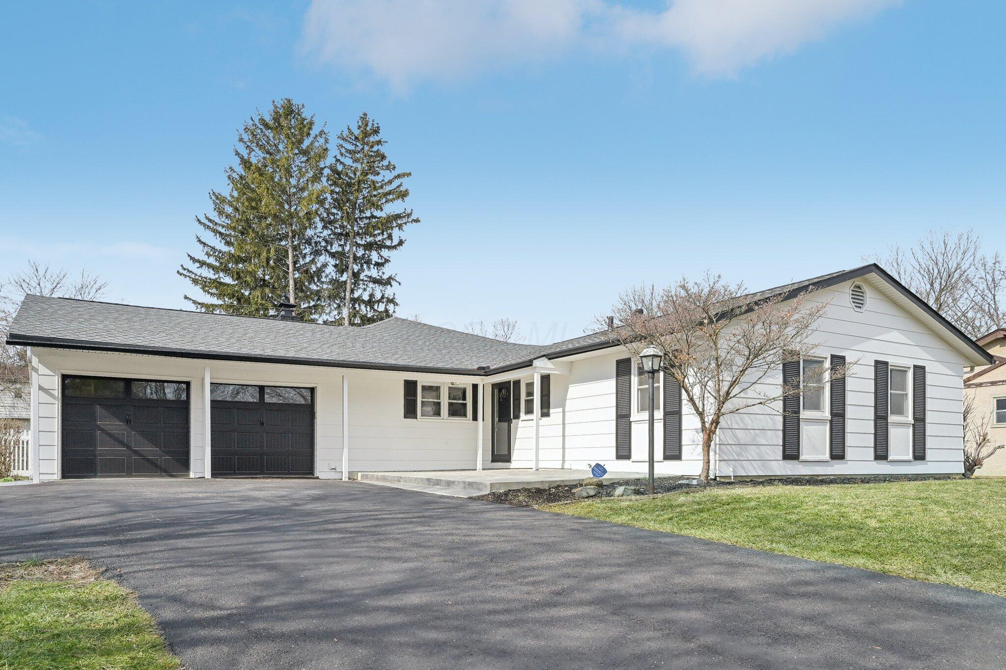 3883 Darbyshire Drive Property Photo 1