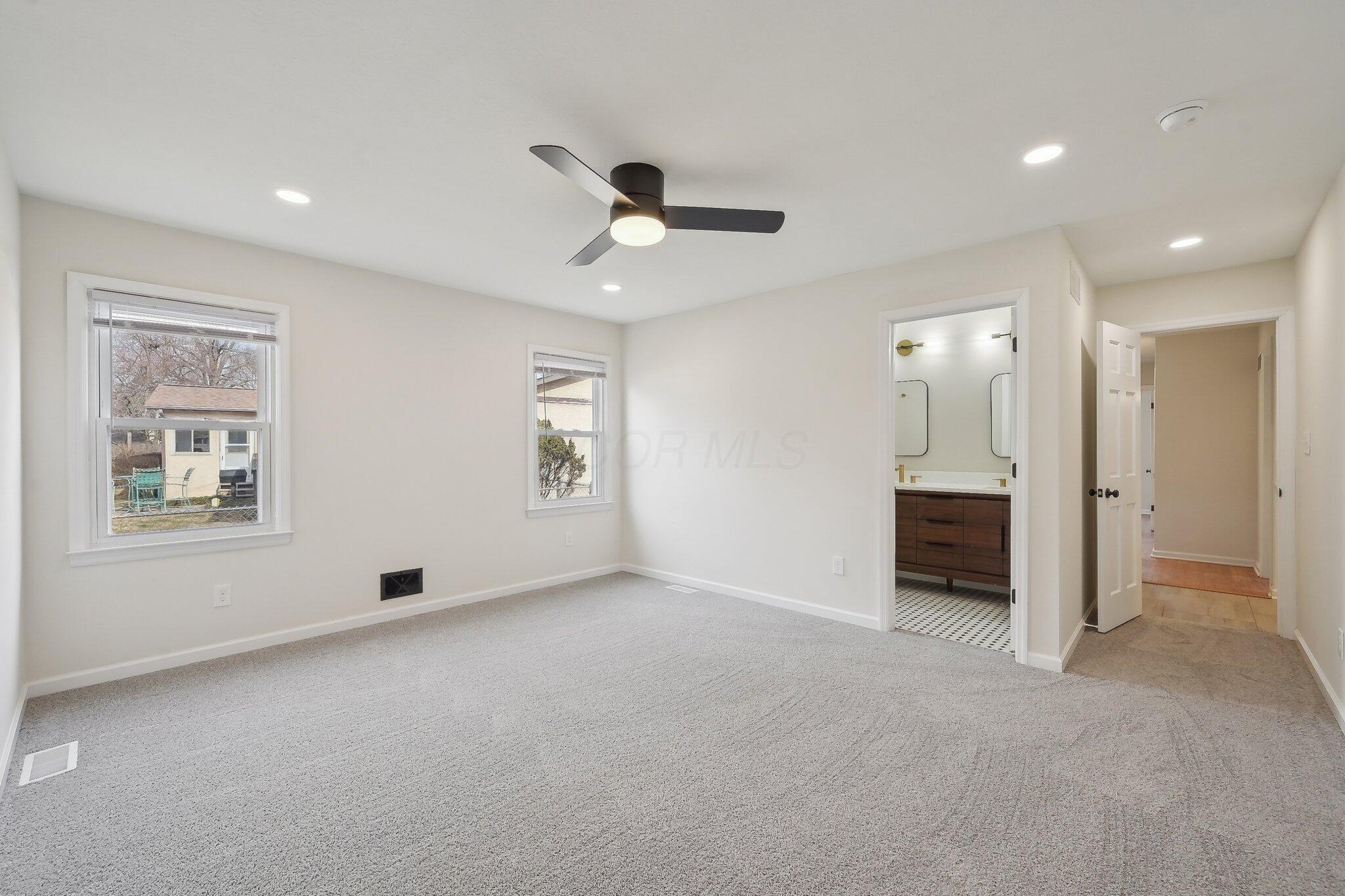 3883 Darbyshire Drive Property Photo 5
