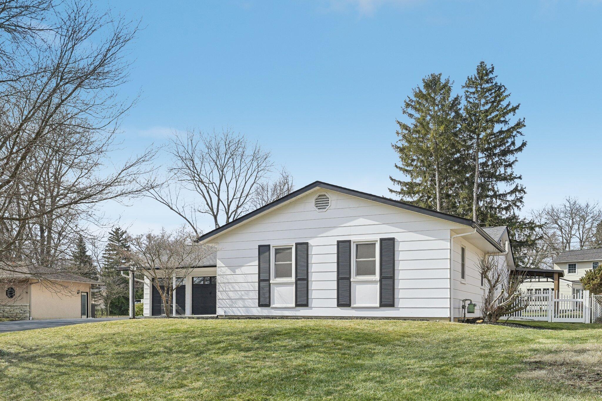 3883 Darbyshire Drive Property Photo 11