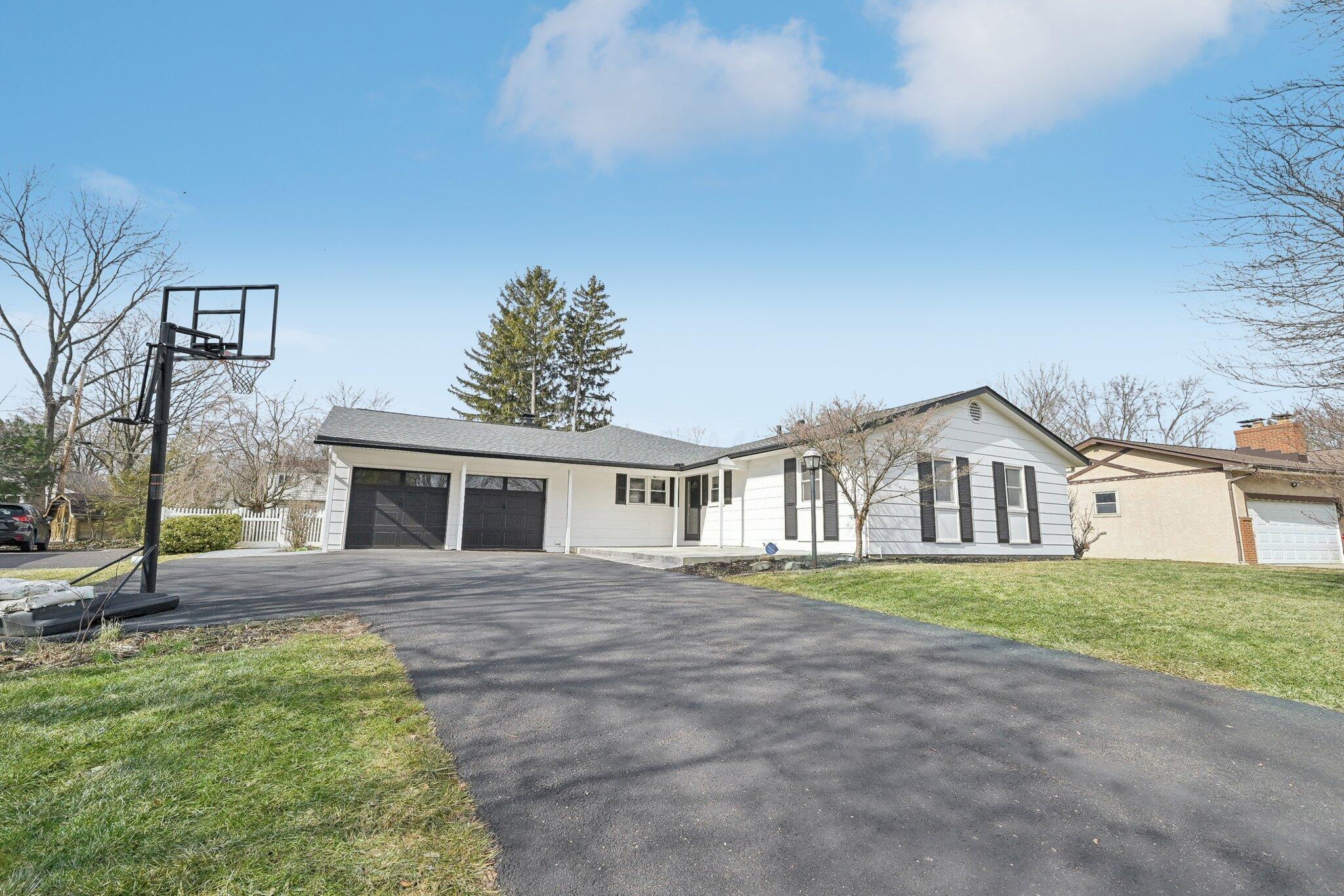 3883 Darbyshire Drive Property Photo 13