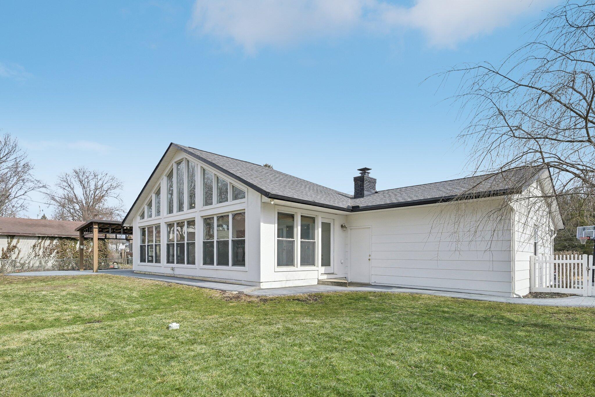 3883 Darbyshire Drive Property Photo 14