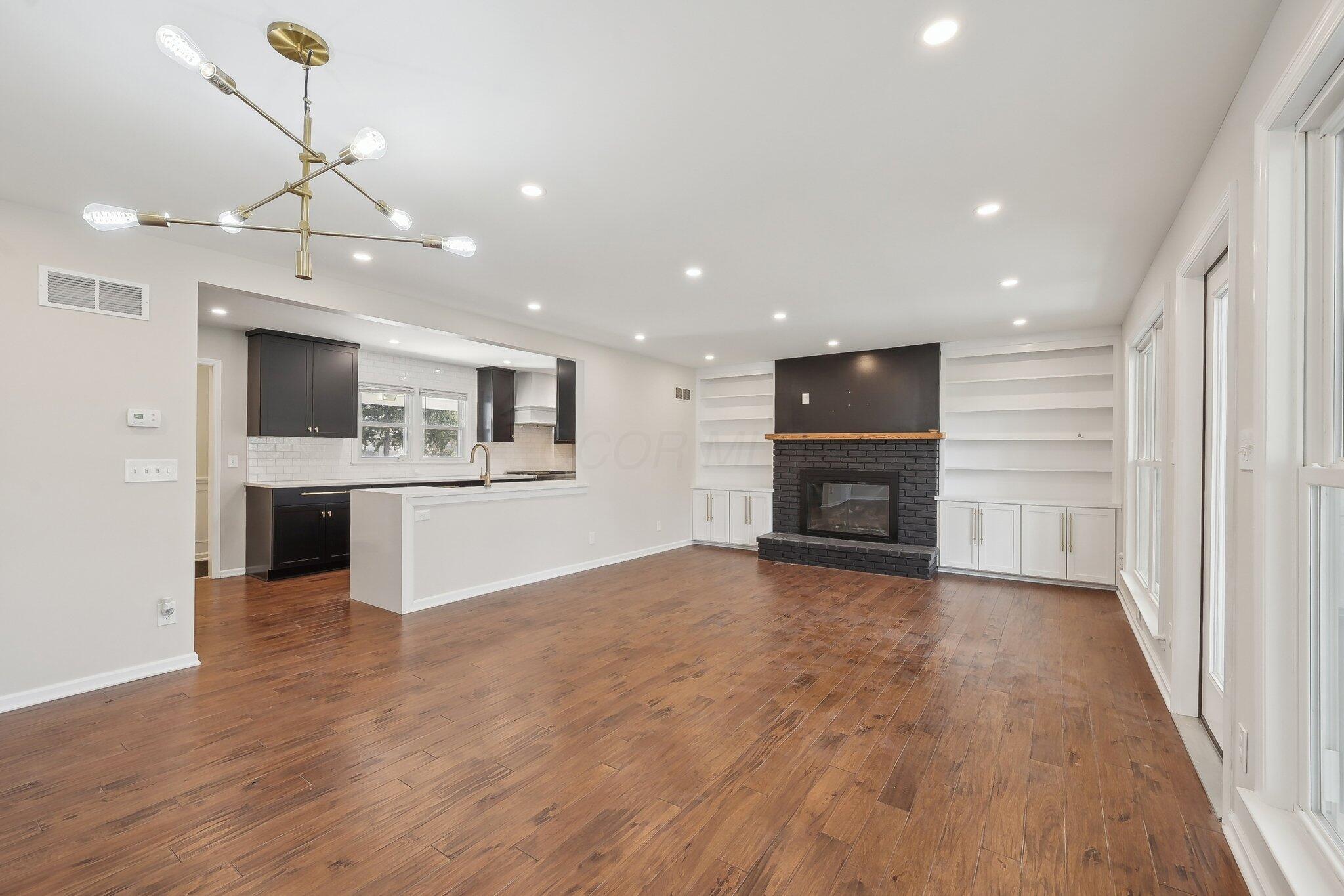 3883 Darbyshire Drive Property Photo 16