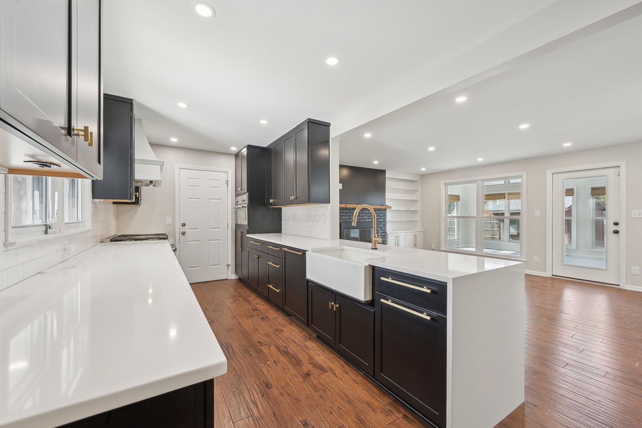 3883 Darbyshire Drive Property Photo 18