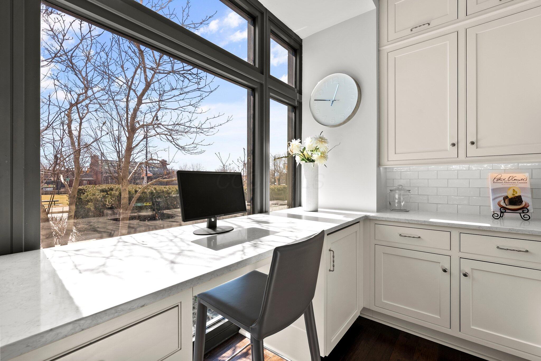 250 W Spring Street, 257 Property Photo 11