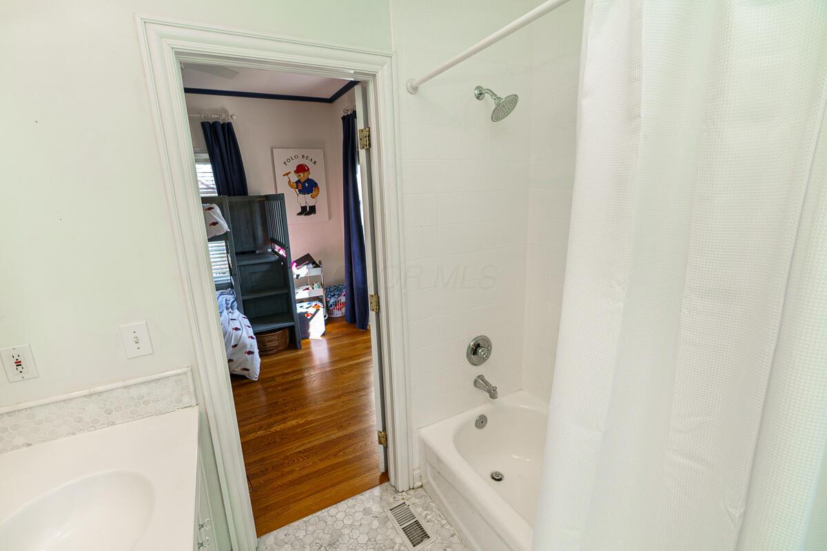 6892 Rosewell Lane Property Photo 38