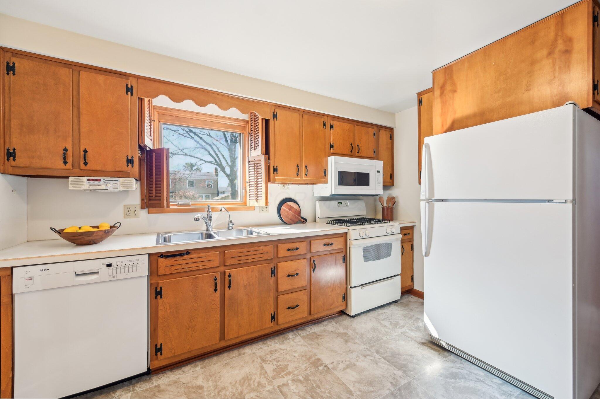 81 Fairdale Avenue Property Photo 7