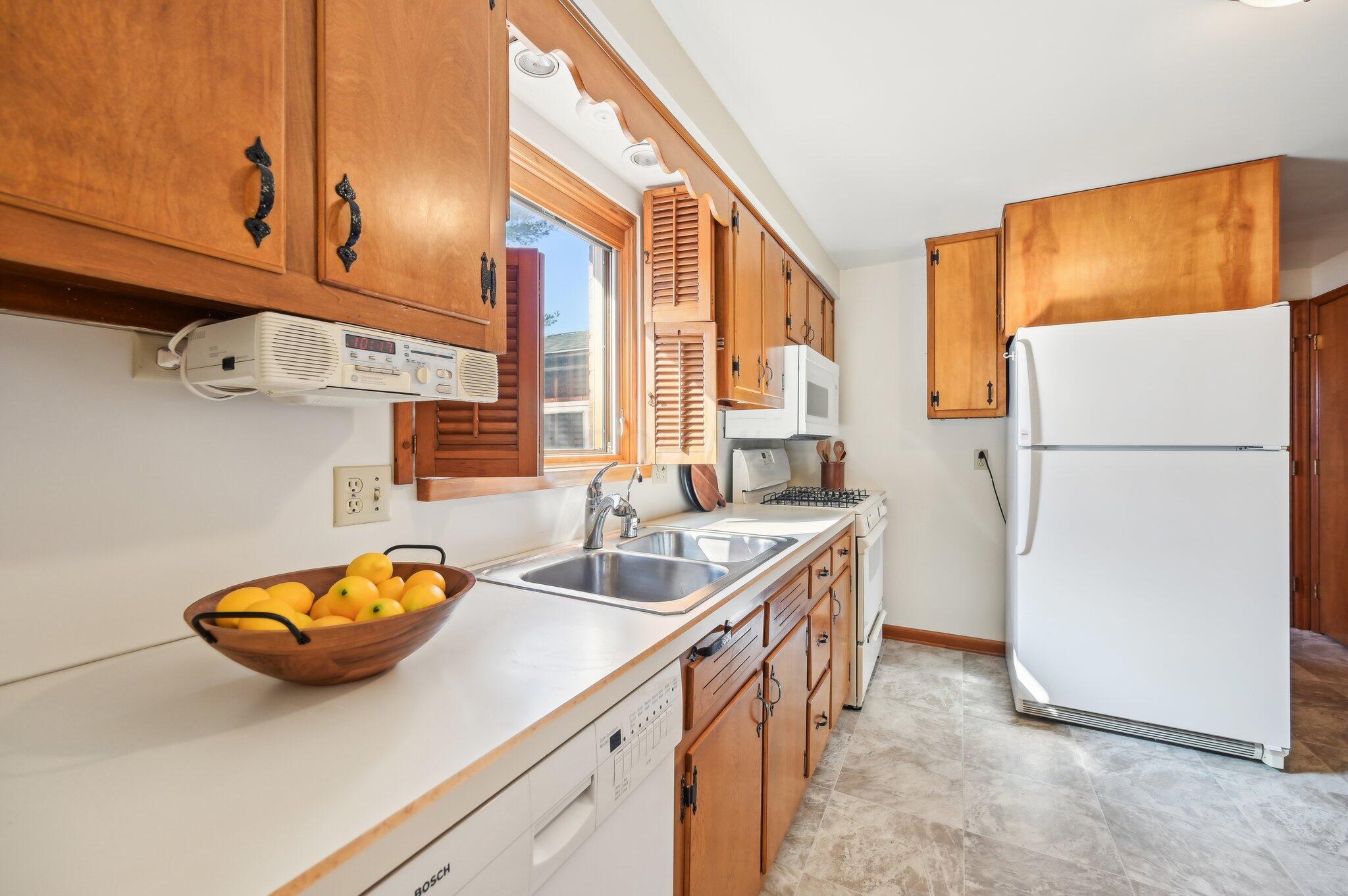 81 Fairdale Avenue Property Photo 8