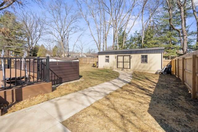 864 Country Club Lane Property Photo 27