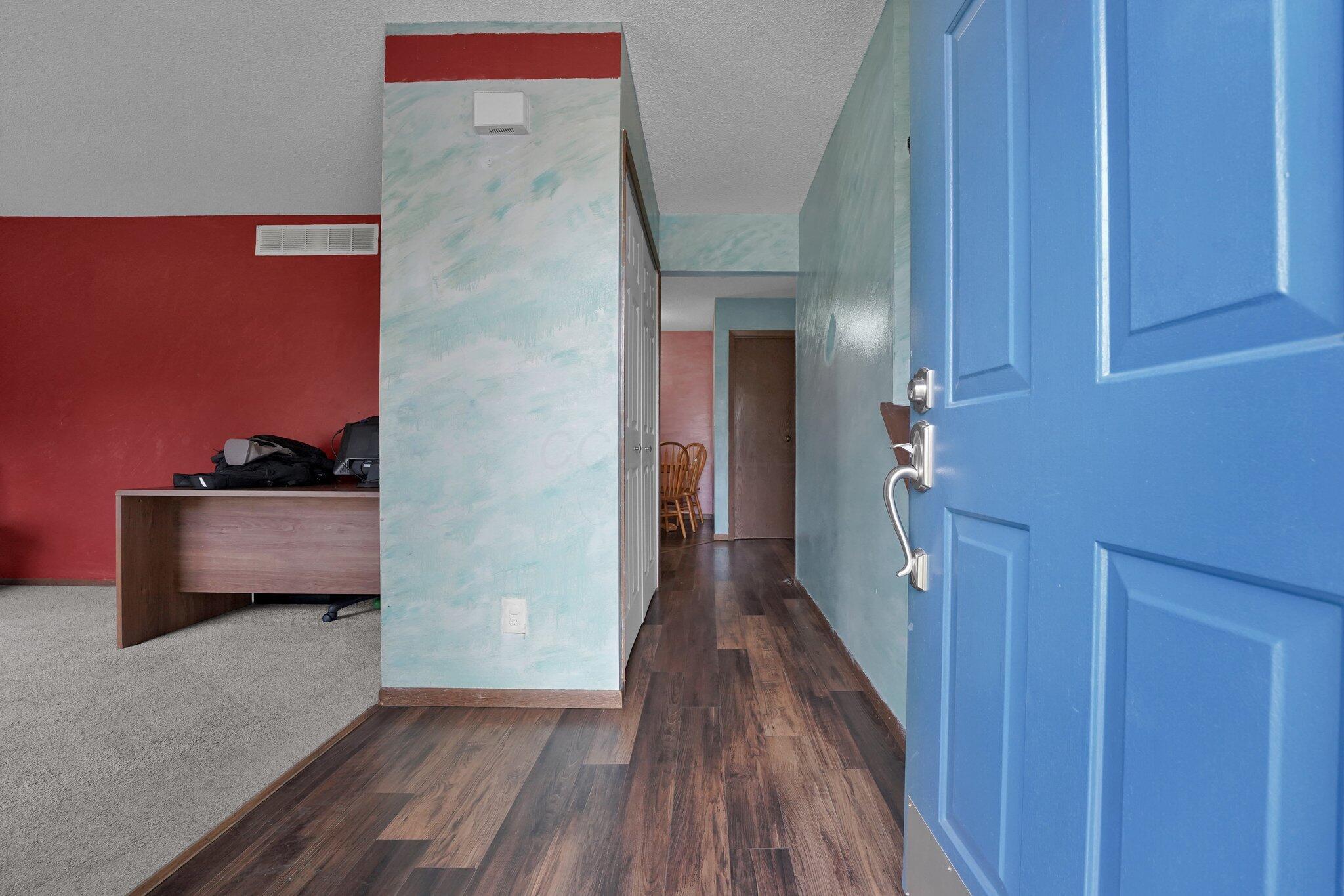 5850 Meadowhurst Way Property Photo 3