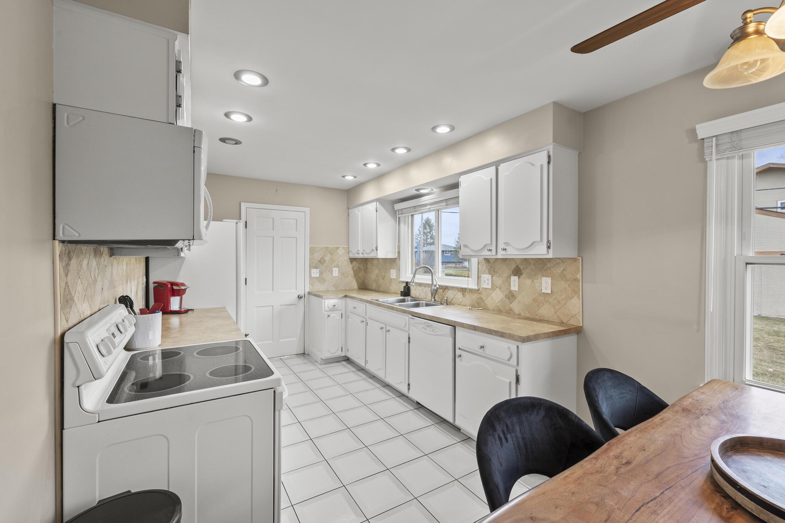 4520 Astral Drive Property Photo 10