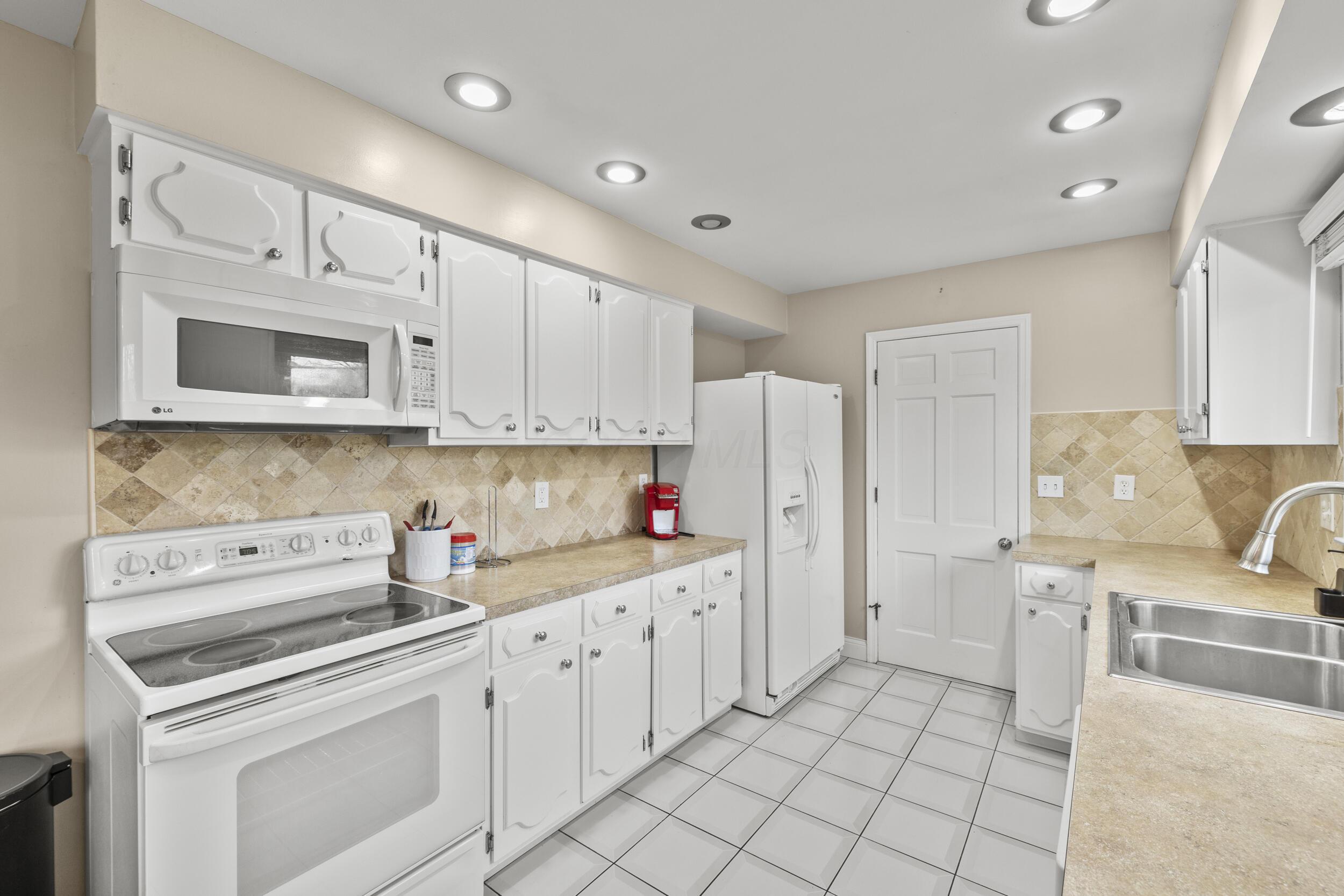 4520 Astral Drive Property Photo 11