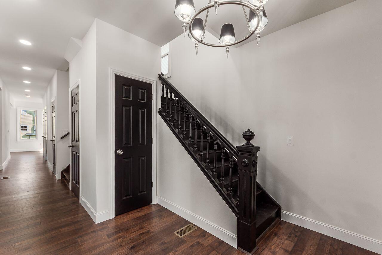 664 Oakwood Avenue Property Photo 6