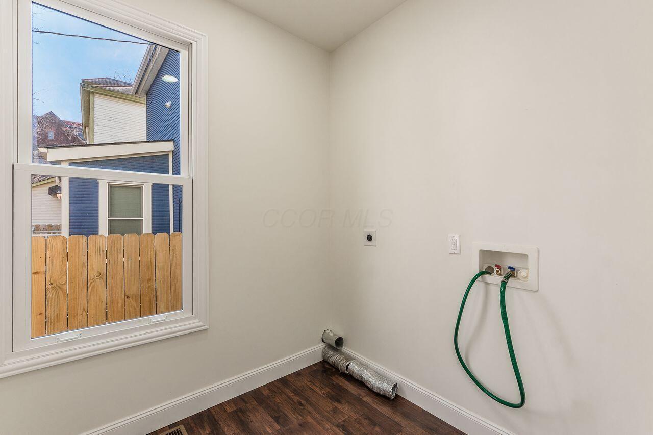 664 Oakwood Avenue Property Photo 25