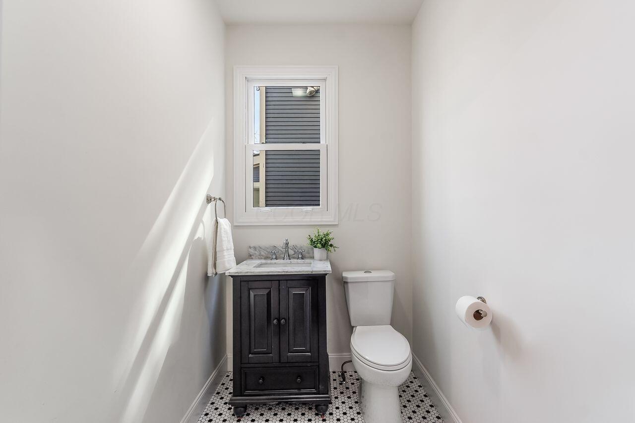 664 Oakwood Avenue Property Photo 26