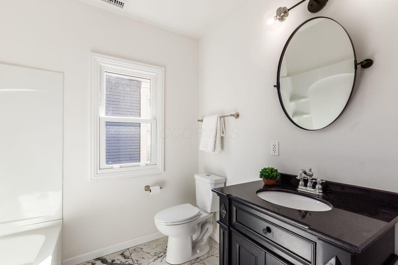 664 Oakwood Avenue Property Photo 31