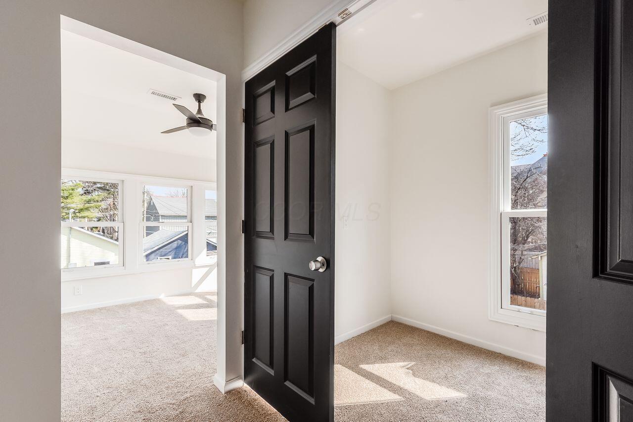 664 Oakwood Avenue Property Photo 32