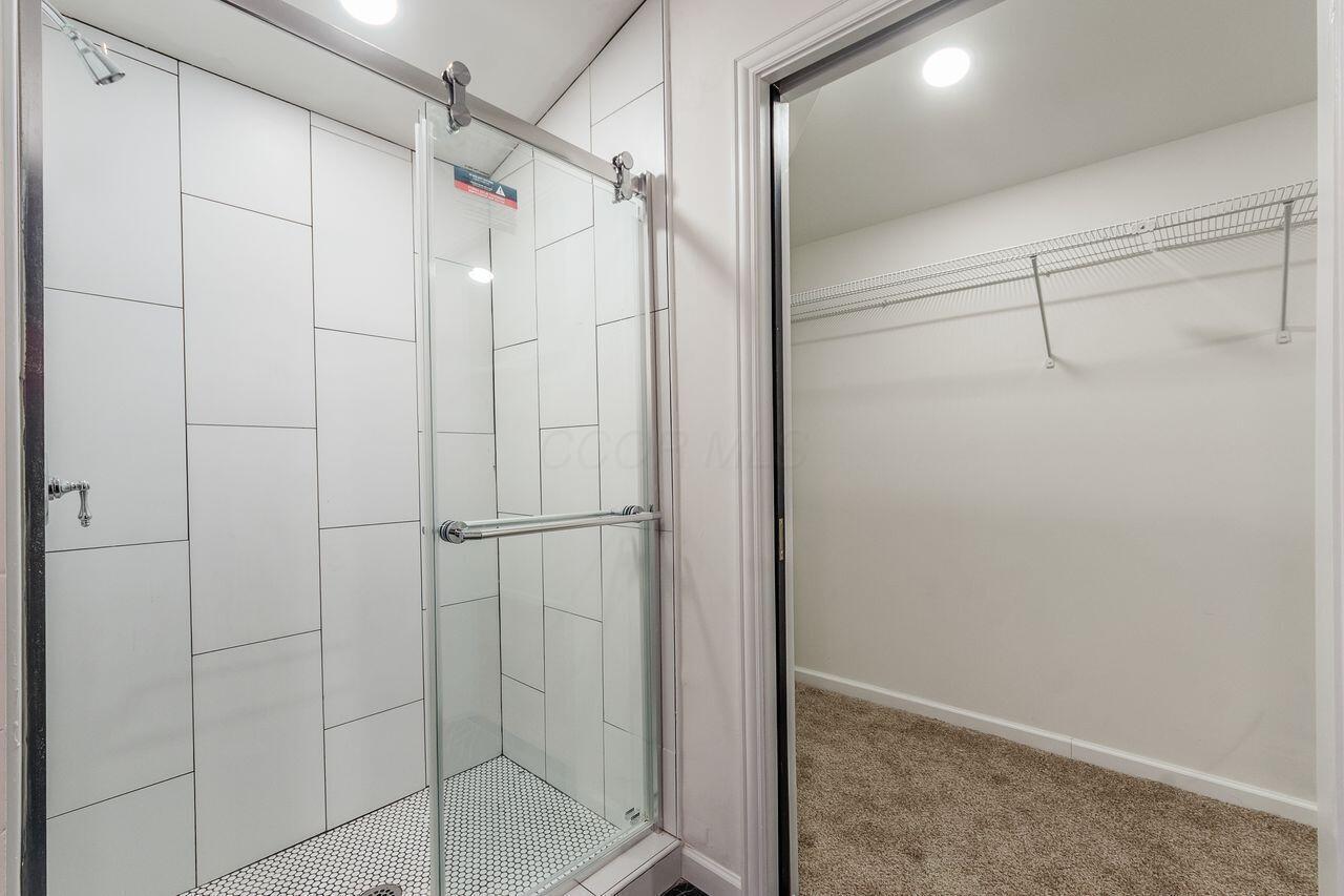 664 Oakwood Avenue Property Photo 40