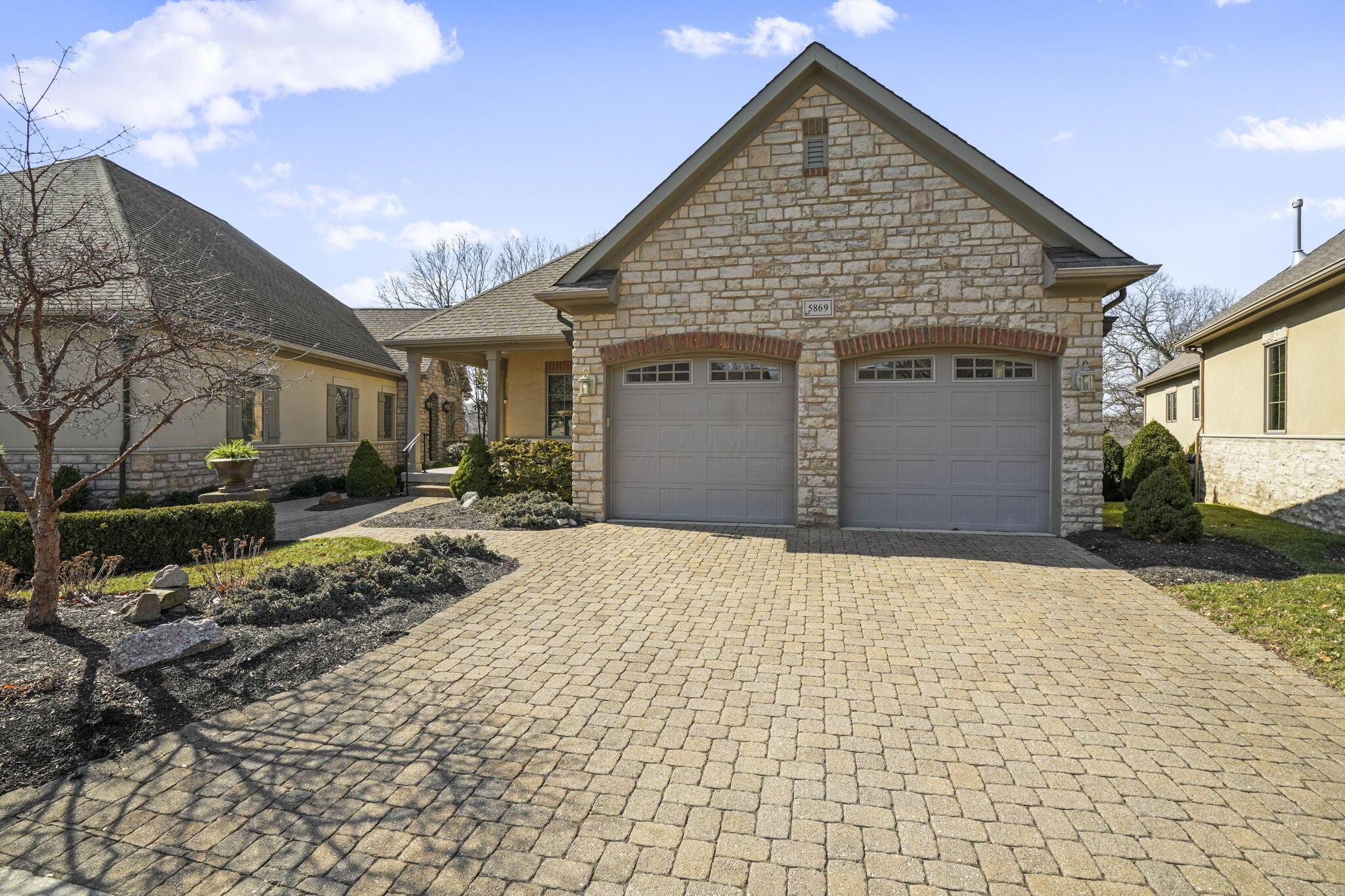 5869 Dyrham Park Property Photo 2