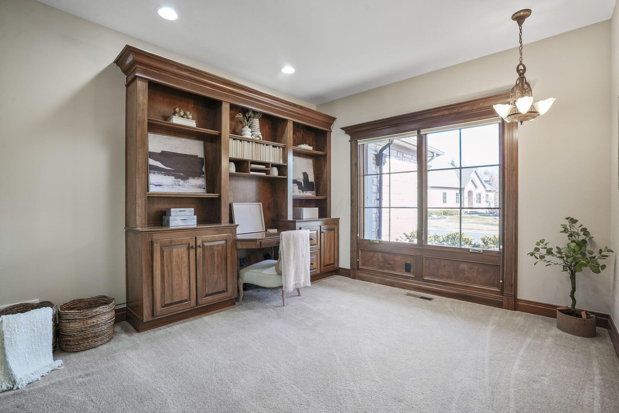 5869 Dyrham Park Property Photo 6