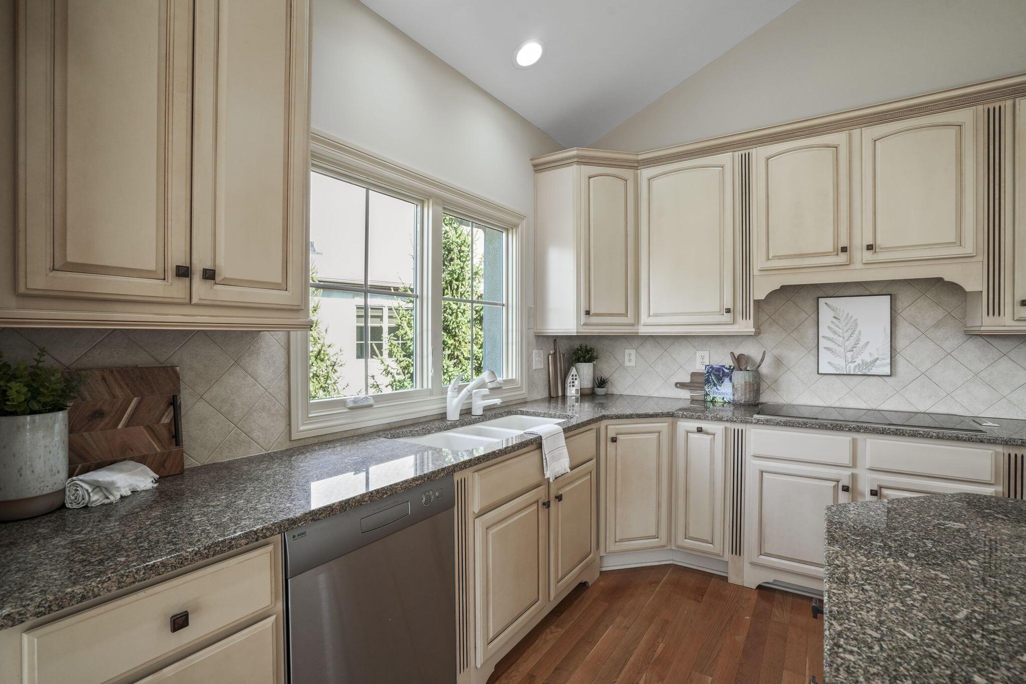 5869 Dyrham Park Property Photo 17
