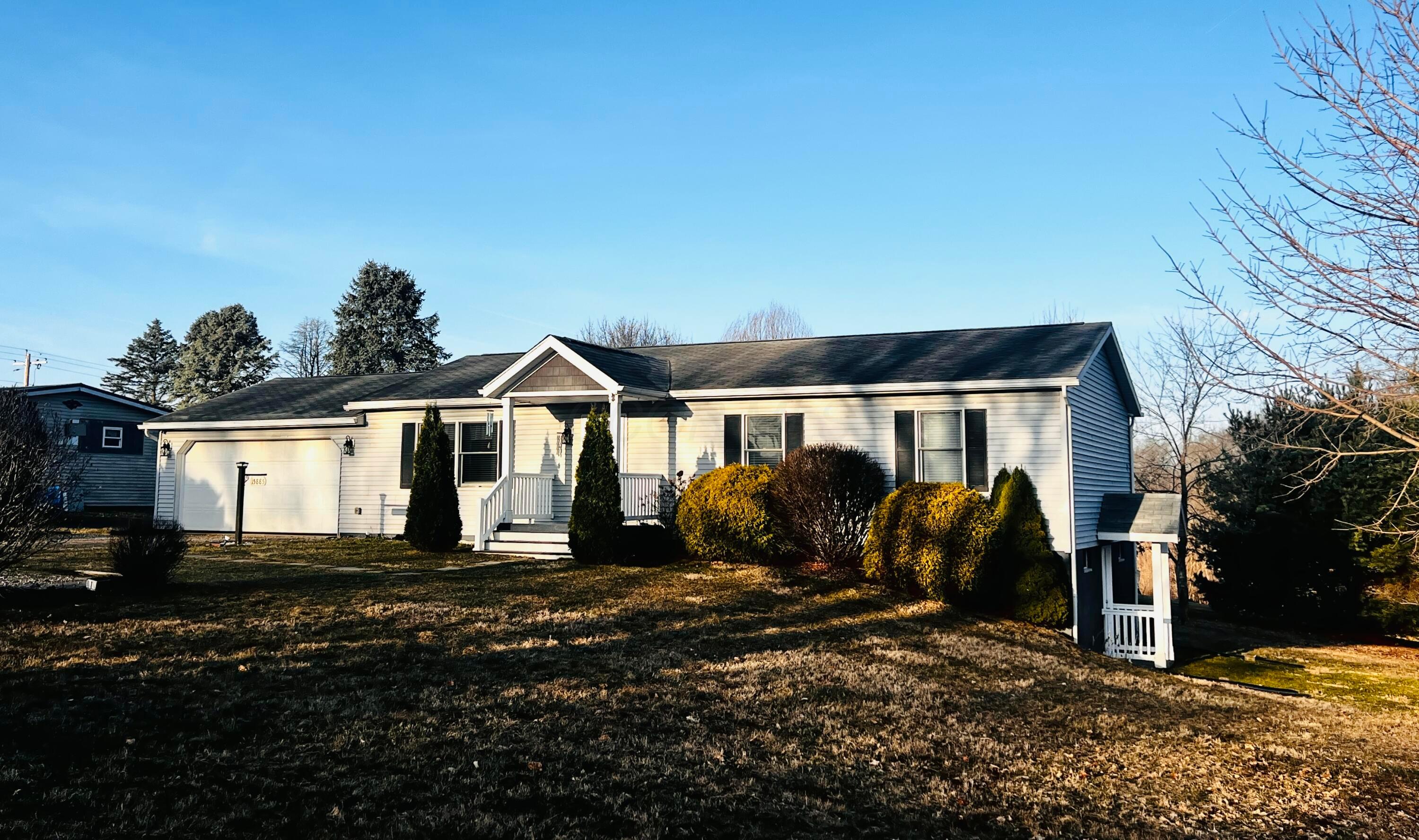 15885 Pleasant View Road Property Photo 2
